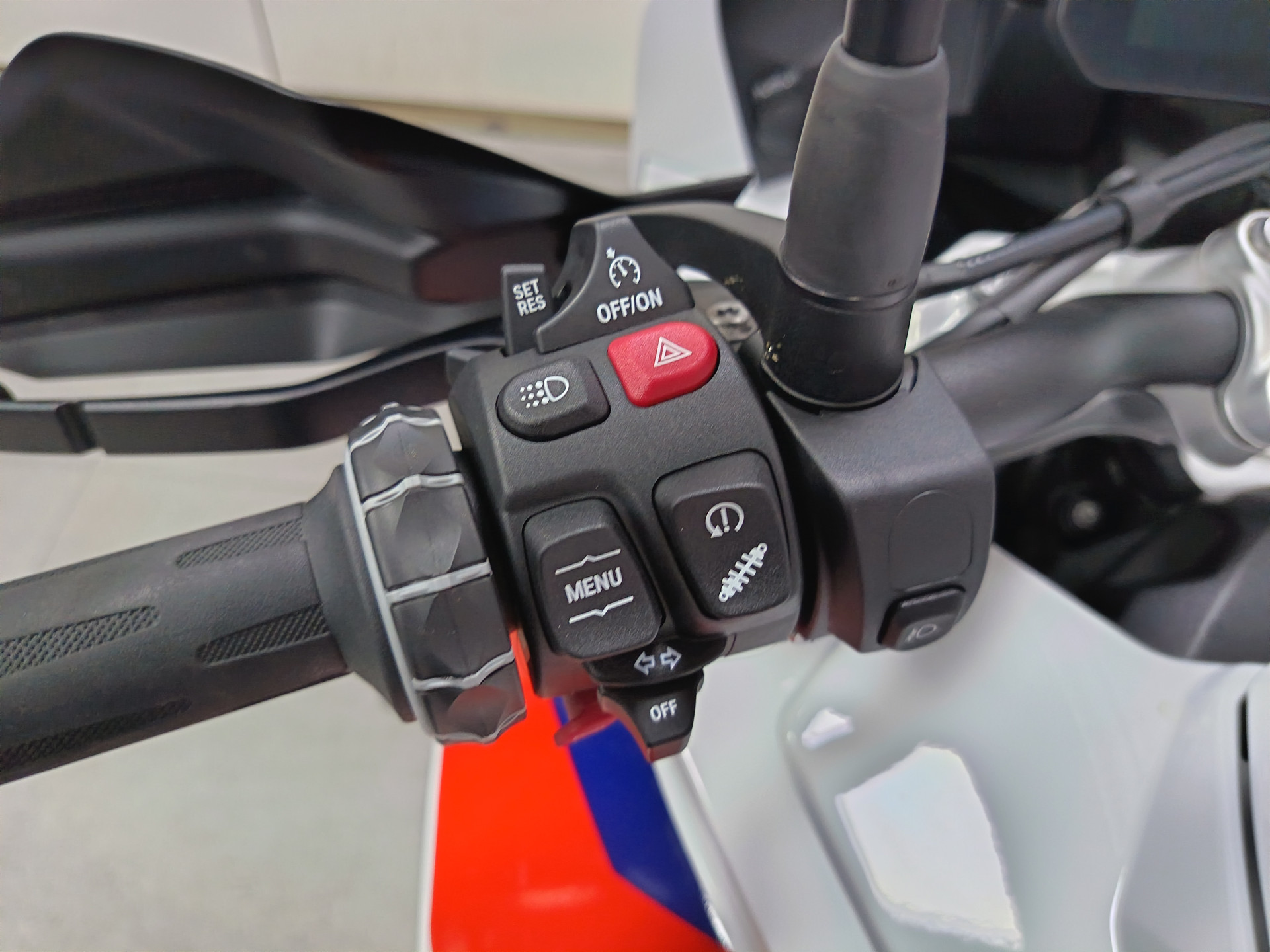 BMW S 1000 XR M *** Contrat d'entretien 04.2027 ou 30.000 km ***-image-6