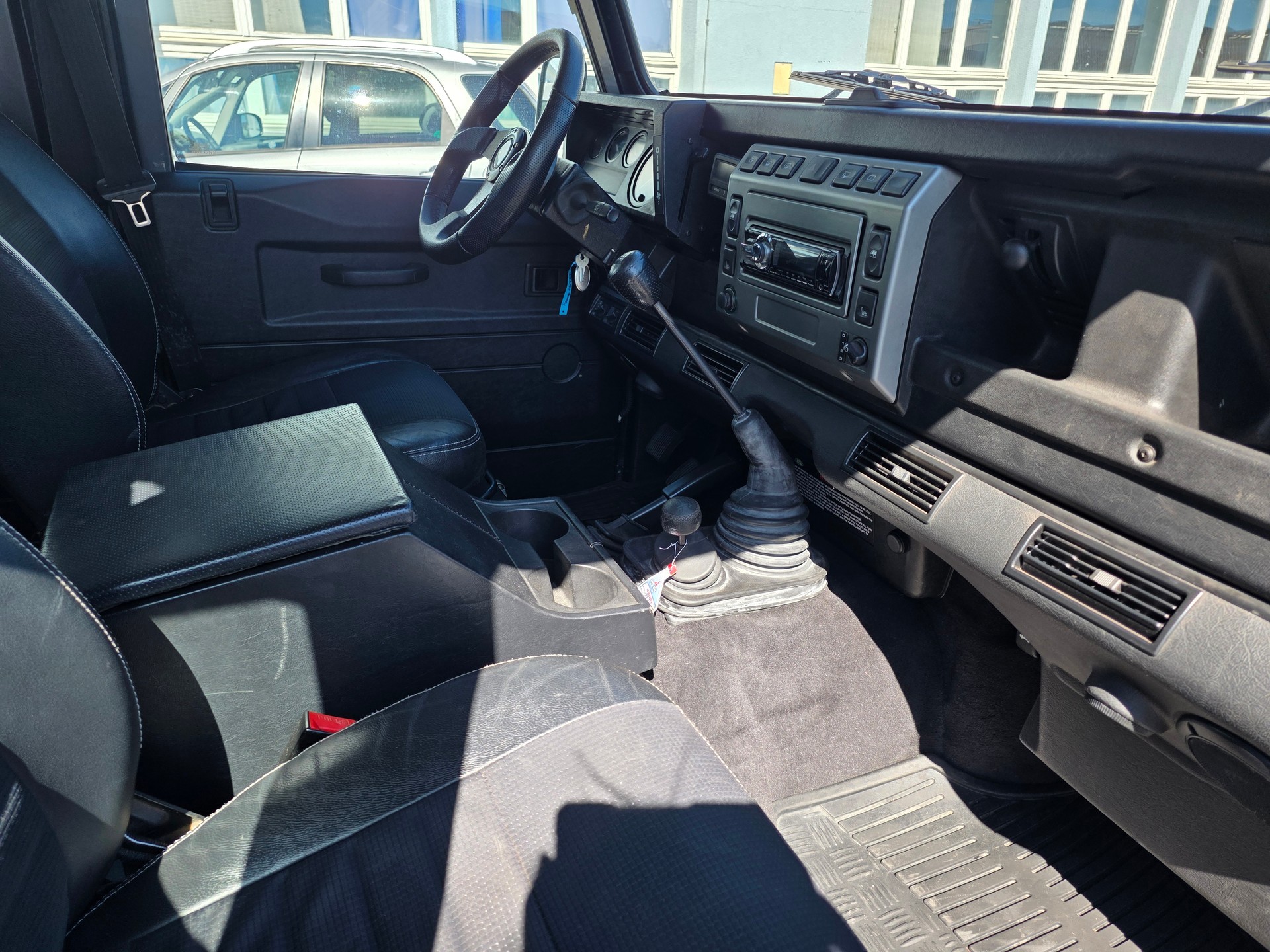 LAND ROVER Defender 110 SW 2.5 Td5-image-10
