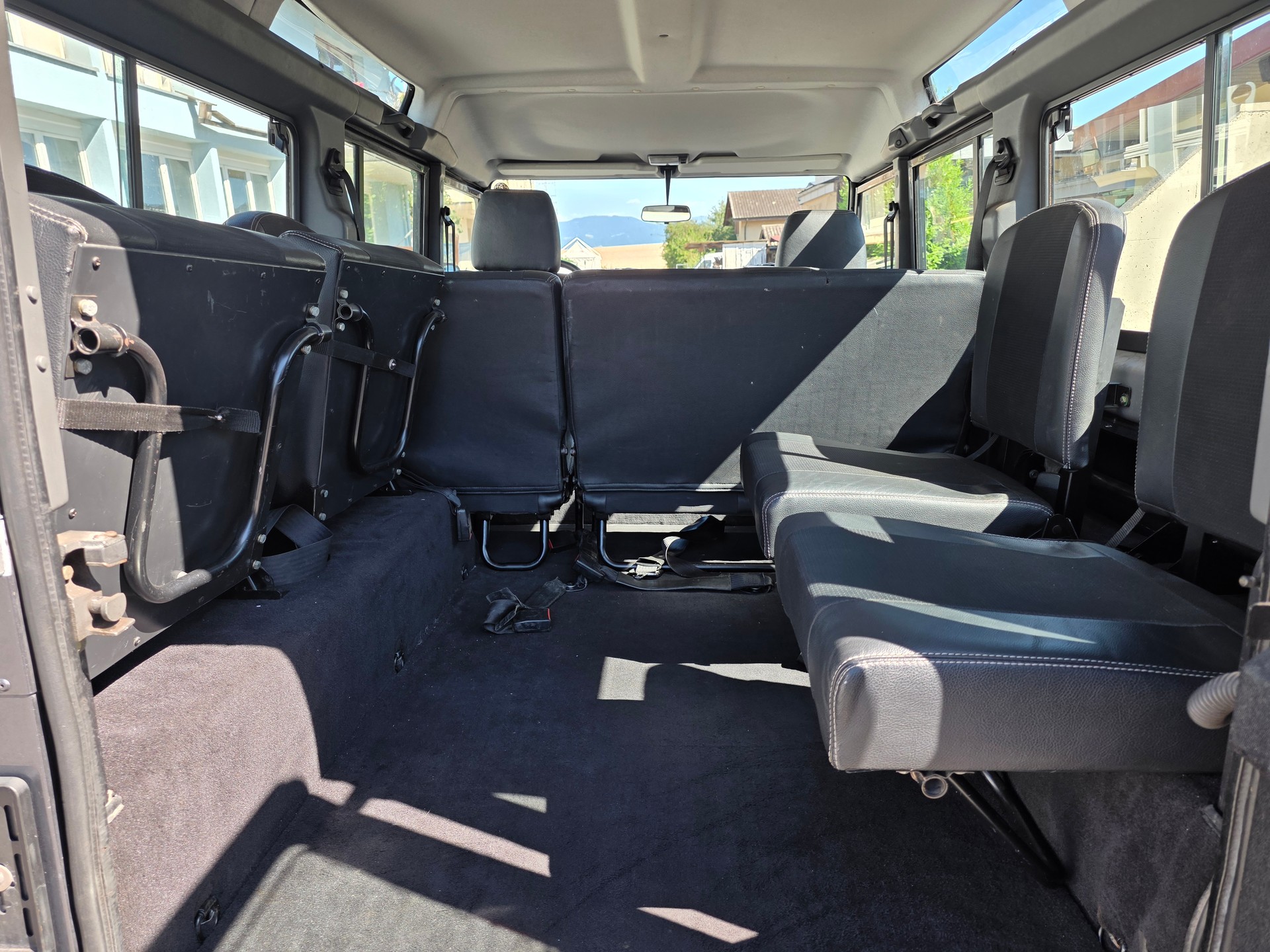 LAND ROVER Defender 110 SW 2.5 Td5-image-12