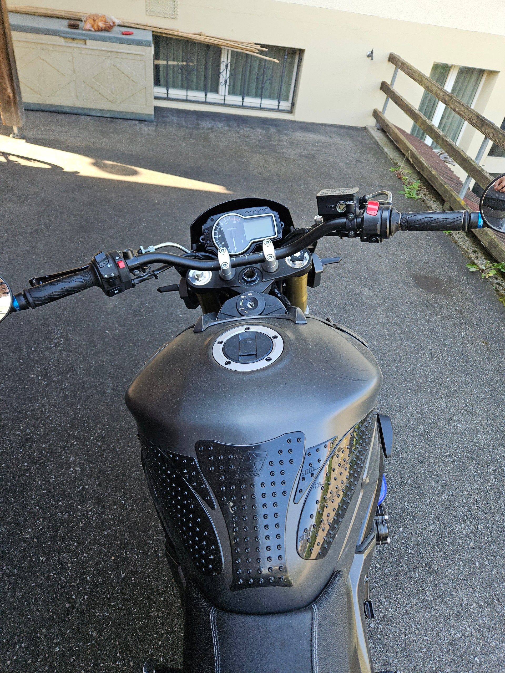 SUZUKI GSR 750 35kW-image-1