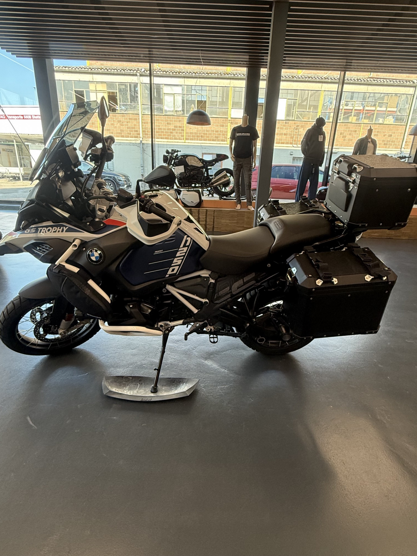 BMW R 1250 GS Adventure Trophy BMW R 1250 AD mit Vollausrüstung-showroom-element-2