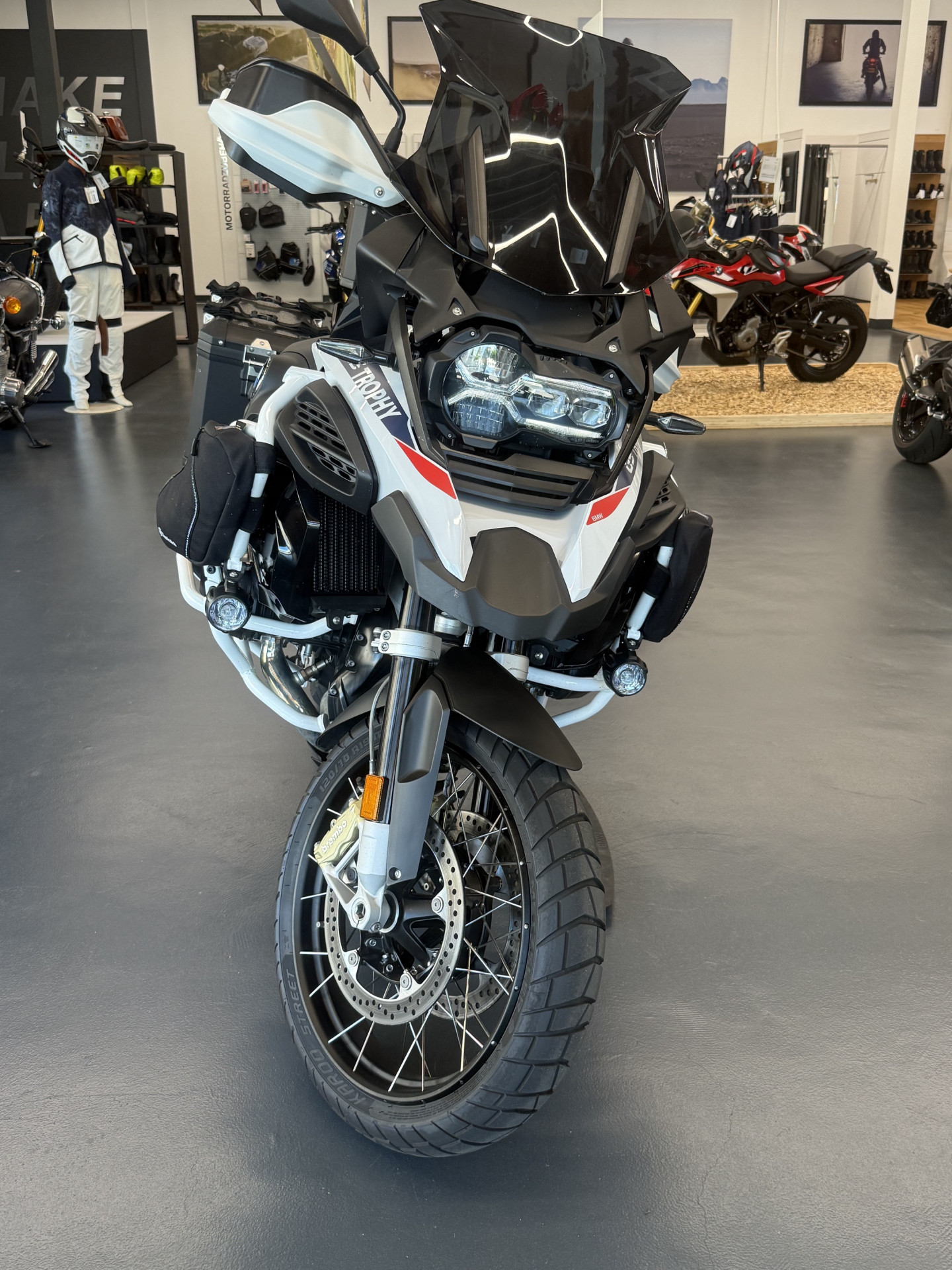 BMW R 1250 GS Adventure Trophy BMW R 1250 AD mit Vollausrüstung-showroom-element-1