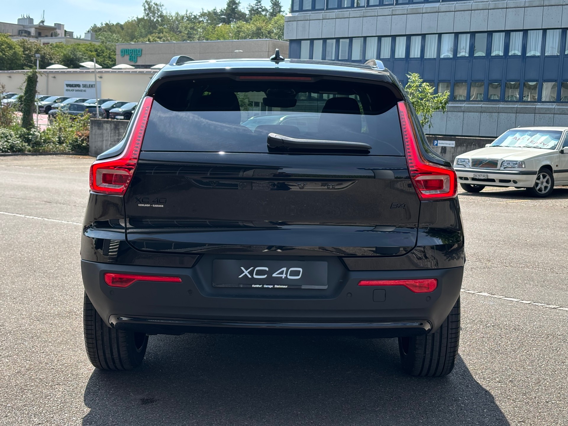 VOLVO XC40 2.0 B4 MH Black Edition-image-8