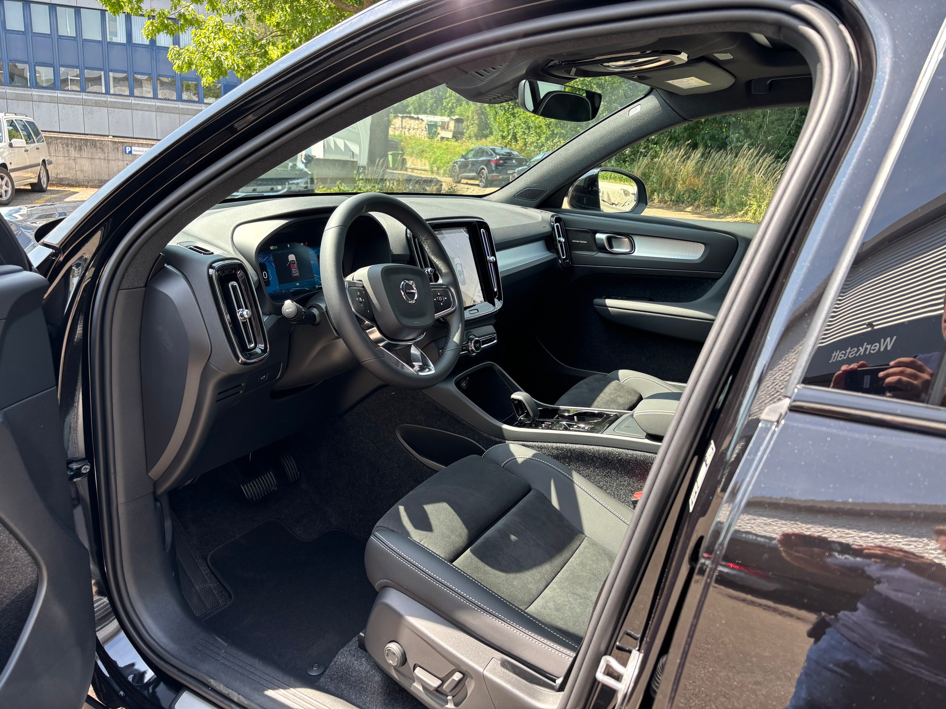 VOLVO XC40 2.0 B4 MH Black Edition-showroom-element-2