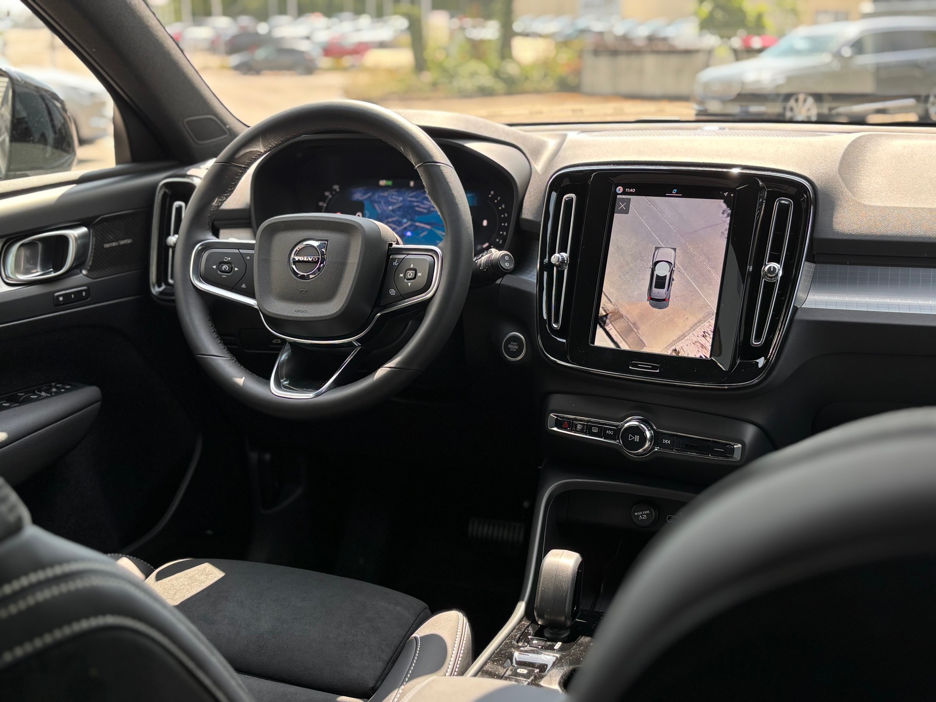 VOLVO XC40 2.0 B4 MH Black Edition-image-13