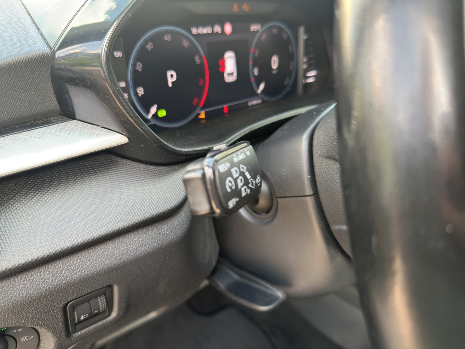 SKODA Fabia 1.0 TSI Ambition DSG-image-15