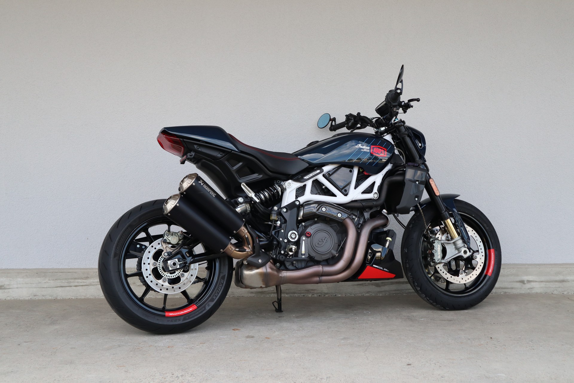 INDIAN FTR R Carbon LE-showroom-element-2