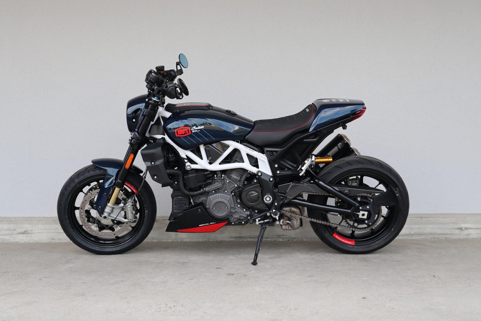INDIAN FTR R Carbon LE-showroom-element-3