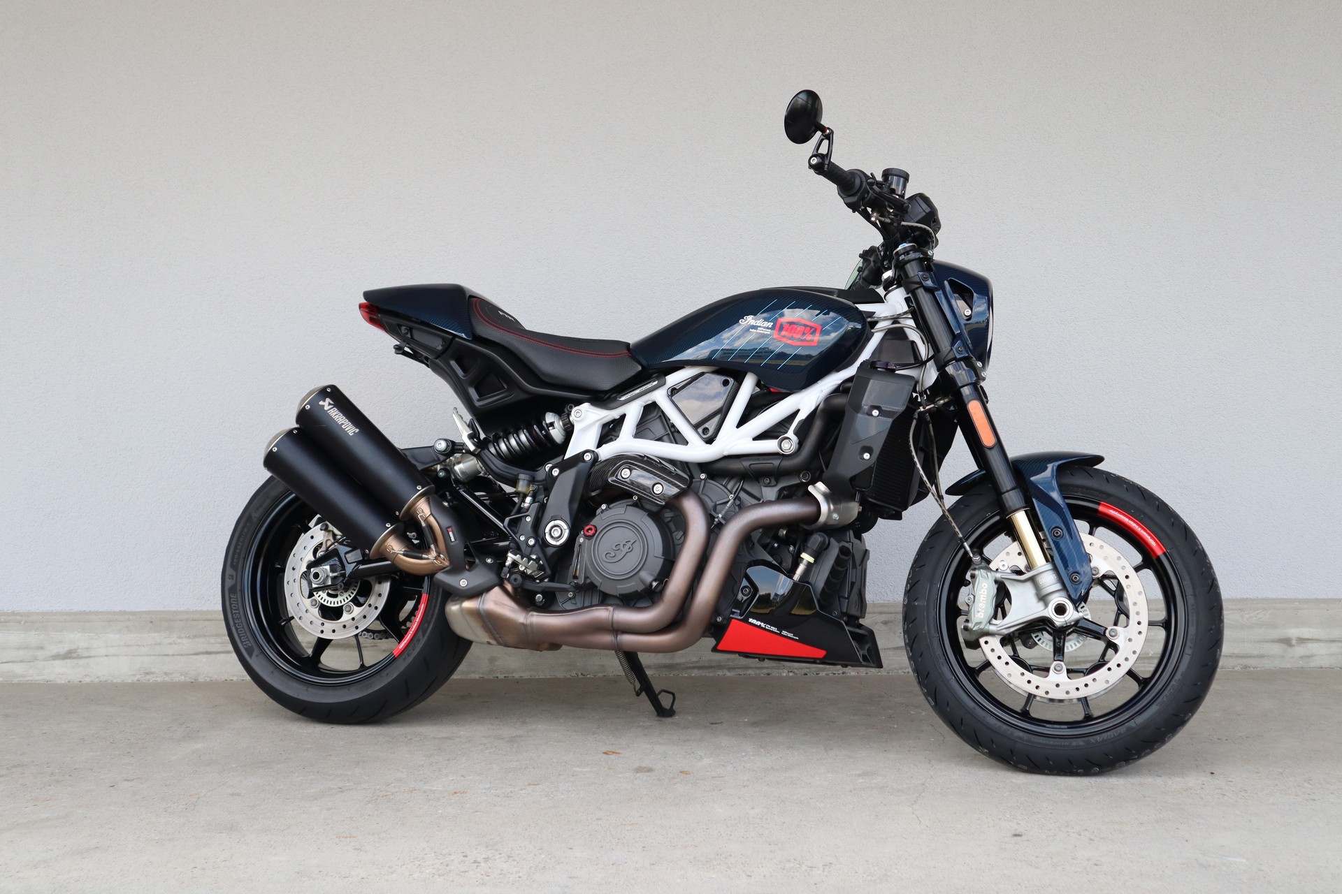 INDIAN FTR R Carbon LE-showroom-element-1