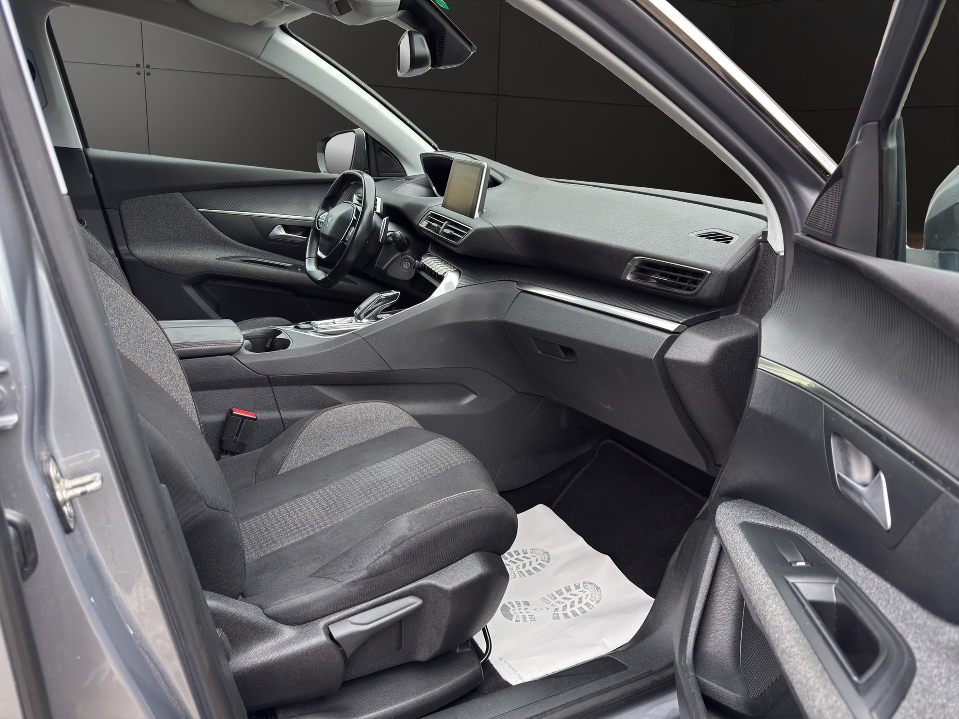 PEUGEOT 3008 1.2 PureTech Allure EAT-image-12