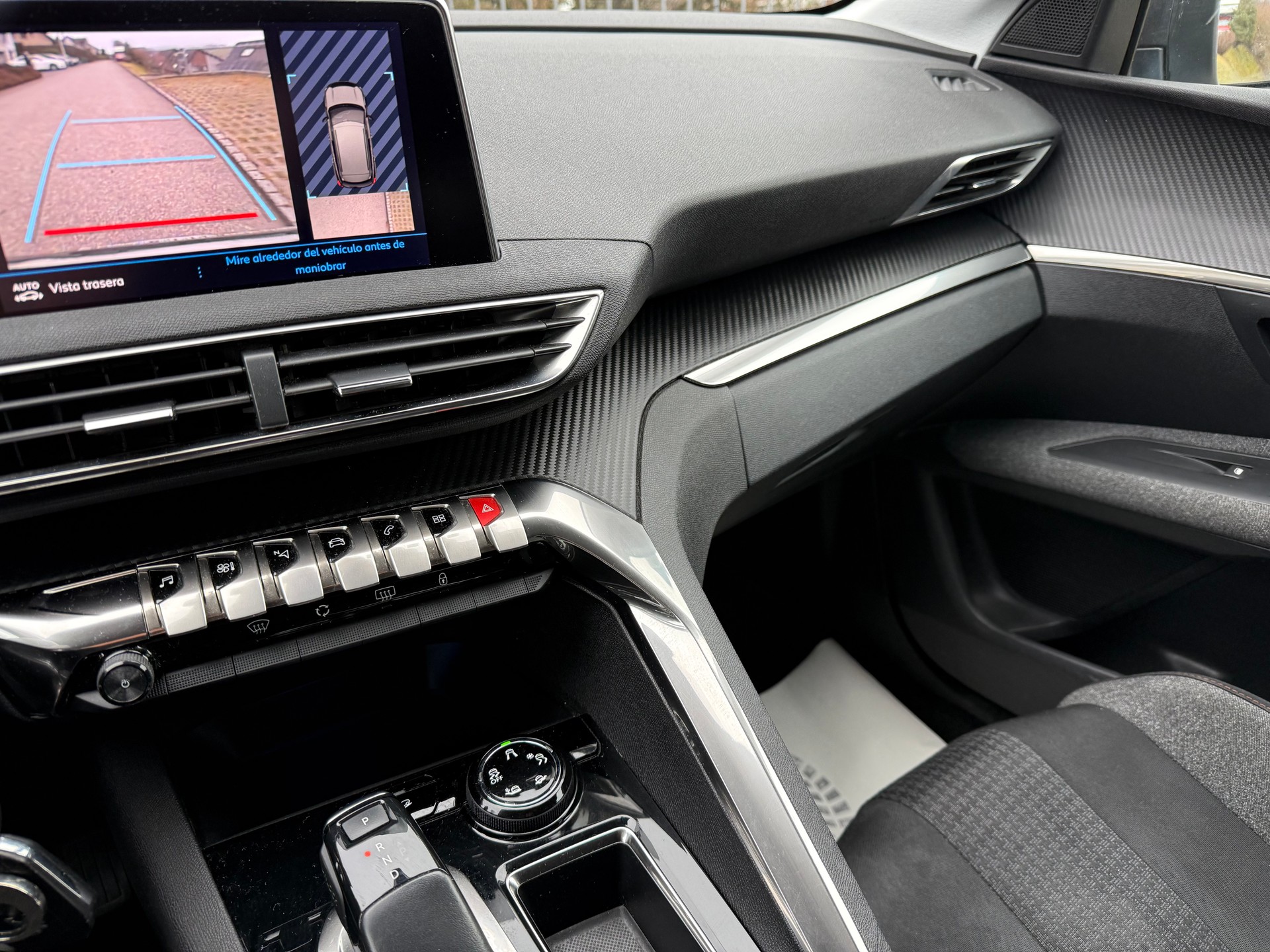 PEUGEOT 3008 1.2 PureTech Allure EAT-image-13