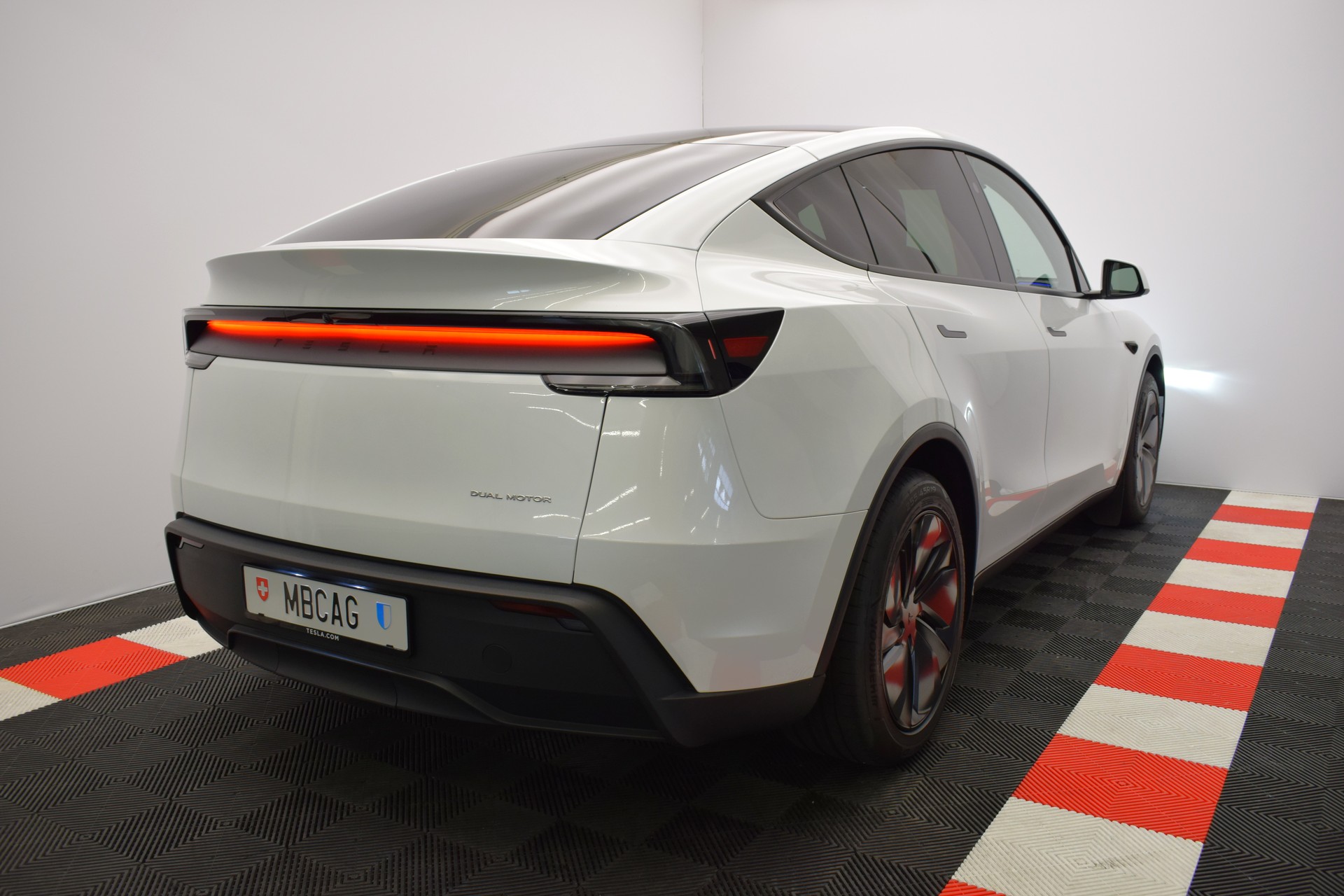 TESLA Model Y Premium Long Range AWD, 7 Sitzer, AHK, Made in Berlin-image-9