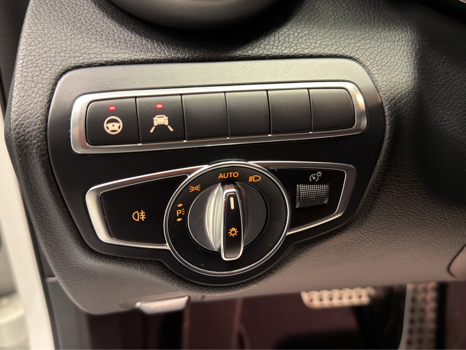 MERCEDES-BENZ C 220 d Swiss Star AMG Line 4M 9G-Tronic-image-10