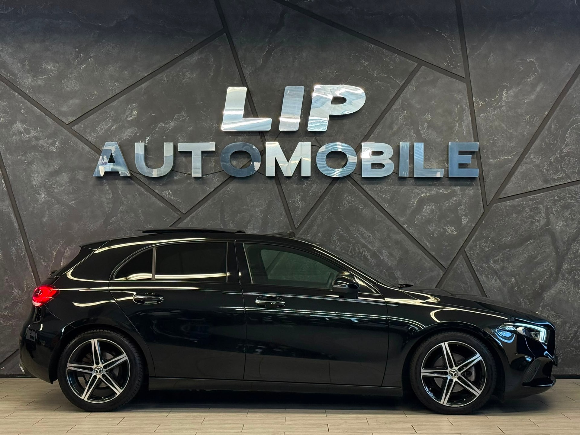 MERCEDES-BENZ A 180 Progressive 7G-DCT-showroom-element-3