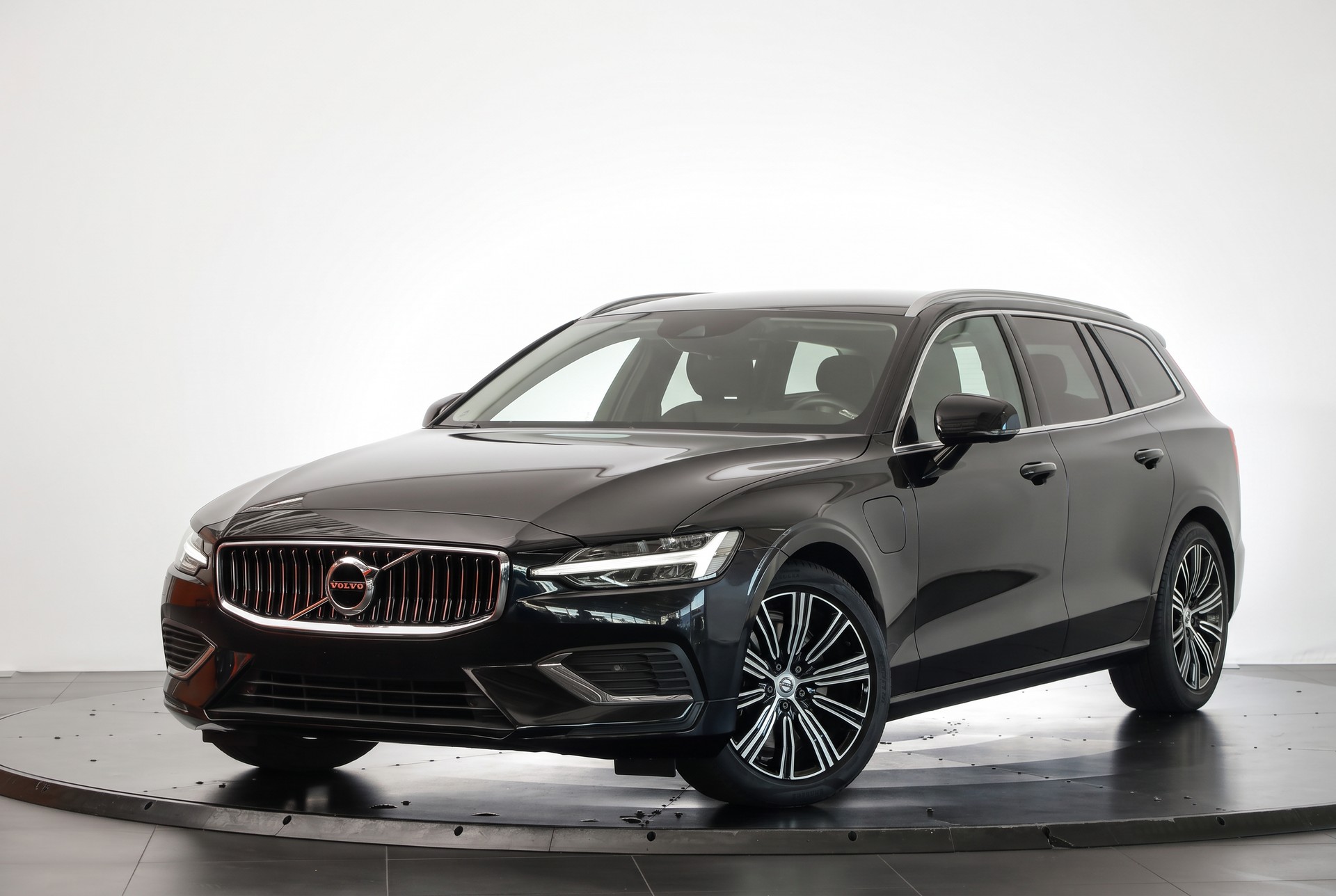 VOLVO V60 T6 eAWD Twin Engine Inscription Geartronic-image-4