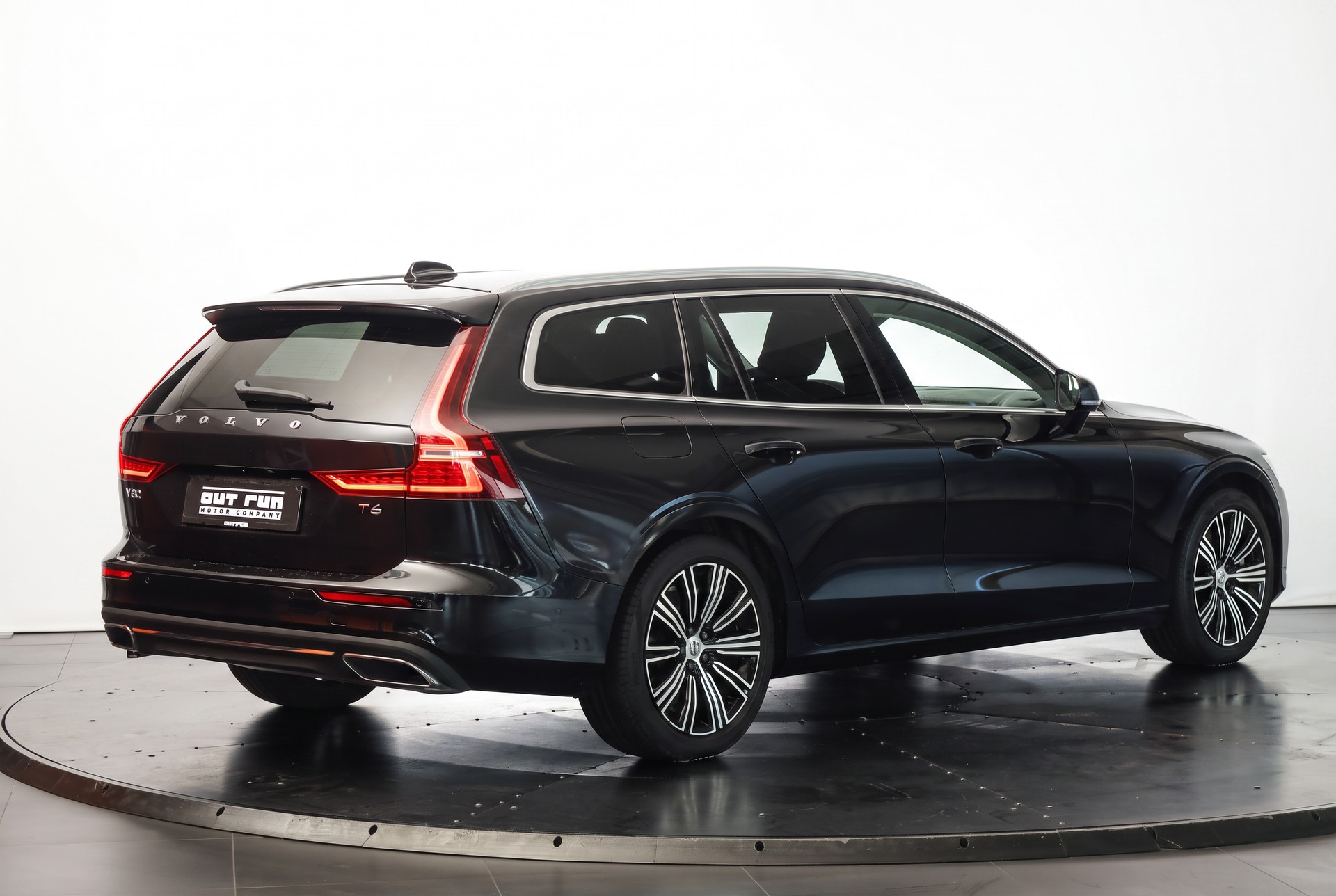 VOLVO V60 T6 eAWD Twin Engine Inscription Geartronic-image-6