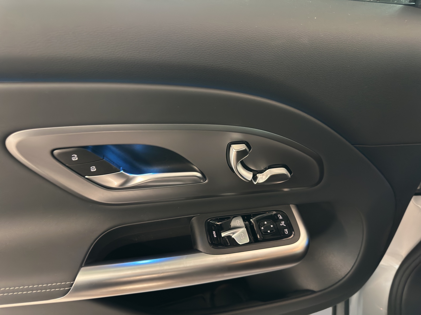 MERCEDES-BENZ GLB 250+ 85 kWh EQ-image-12