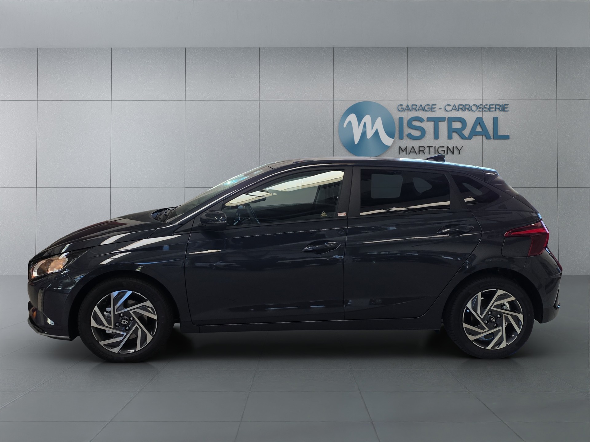 HYUNDAI i20 1.0 T-GDi Amplia Go-showroom-element-1