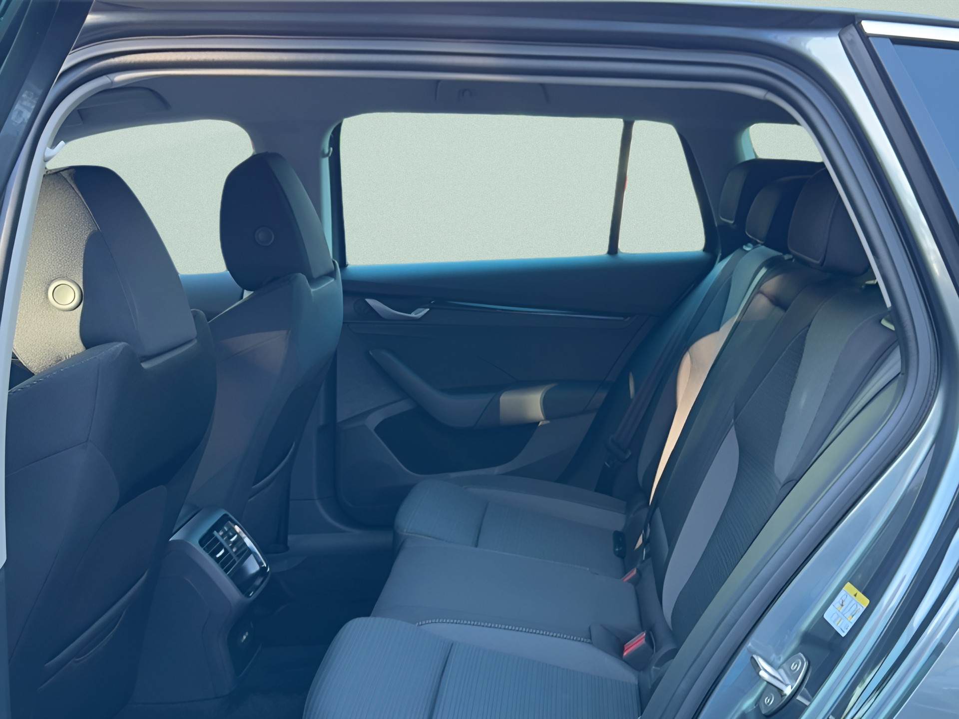 SKODA Octavia Combi 1.5 TSI mHEV DSG Selection-image-16