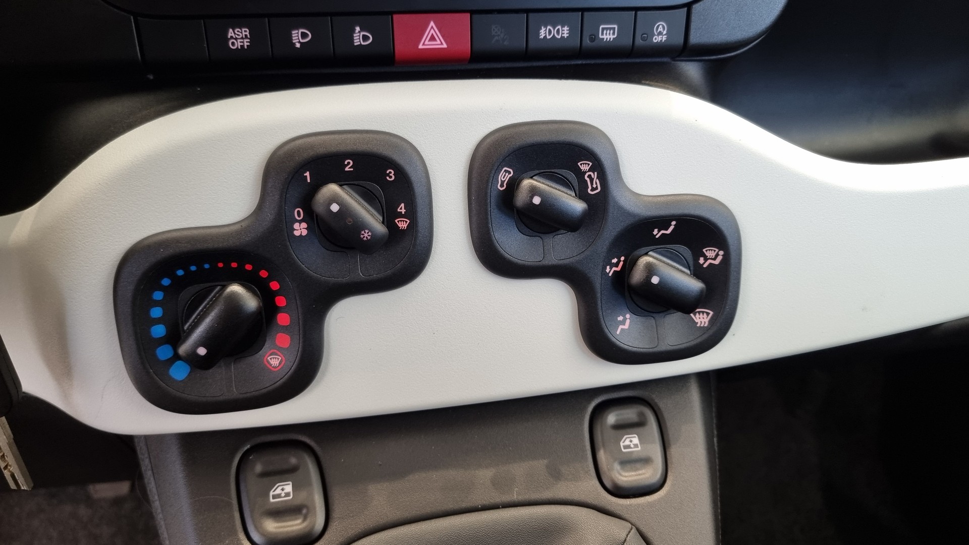 FIAT Panda 1.0 Hybrid Cross-image-13