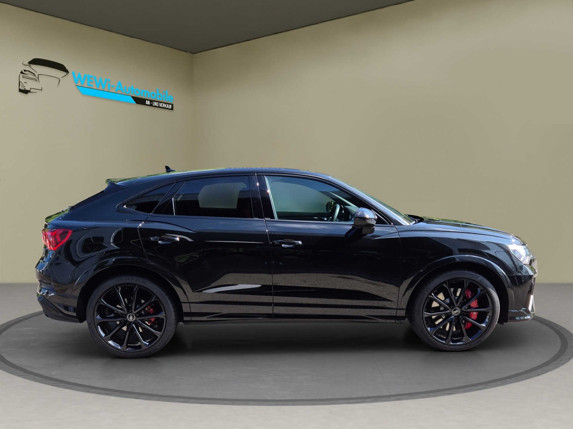 AUDI RS Q3 Sportback quattro S tronic-showroom-element-1