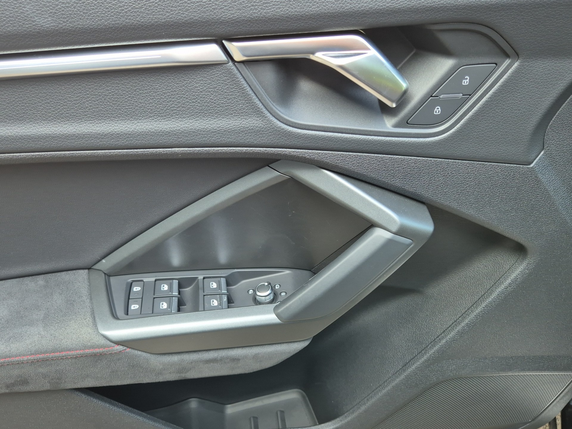 AUDI RS Q3 Sportback quattro S tronic-image-15