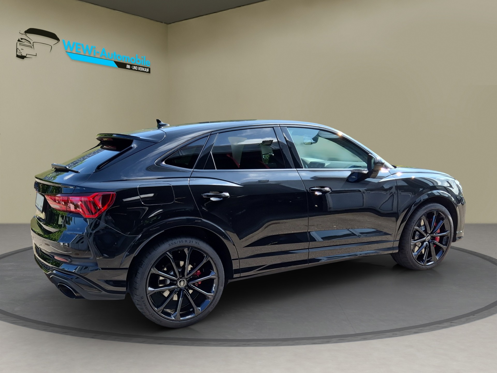 AUDI RS Q3 Sportback quattro S tronic-showroom-element-2