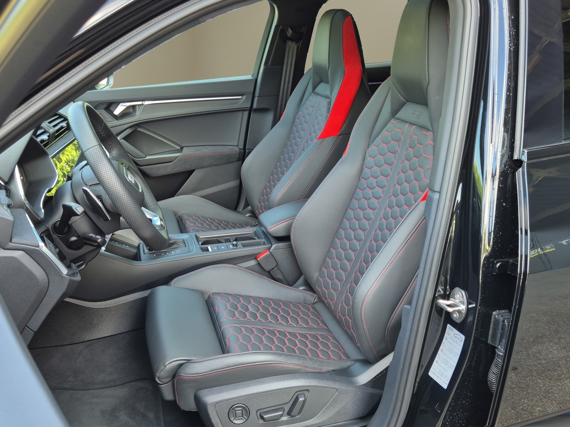 AUDI RS Q3 Sportback quattro S tronic-image-10