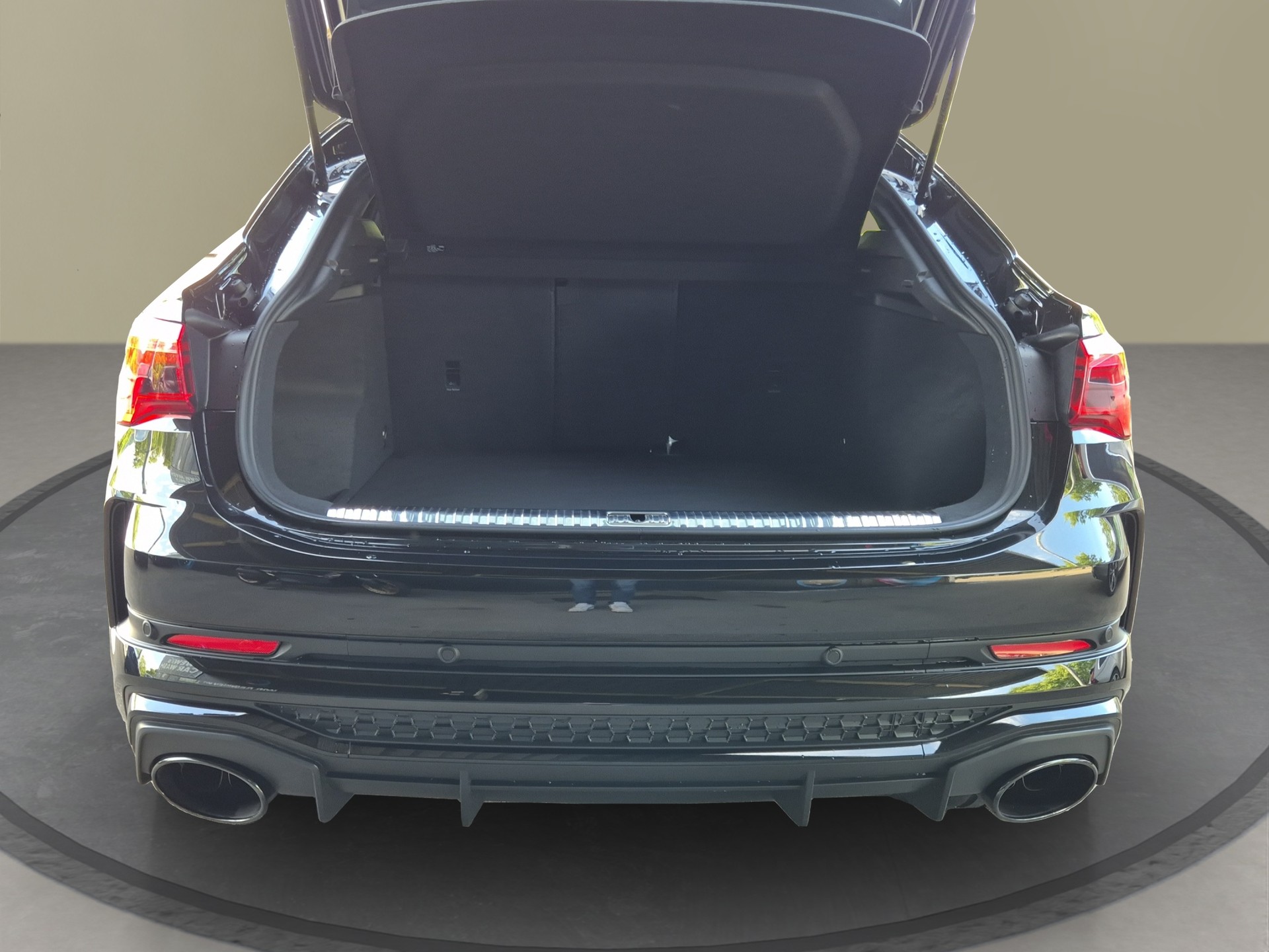 AUDI RS Q3 Sportback quattro S tronic-image-8