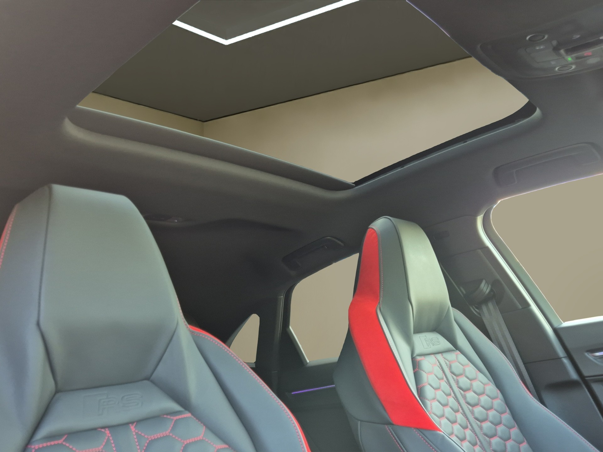 AUDI RS Q3 Sportback quattro S tronic-image-9