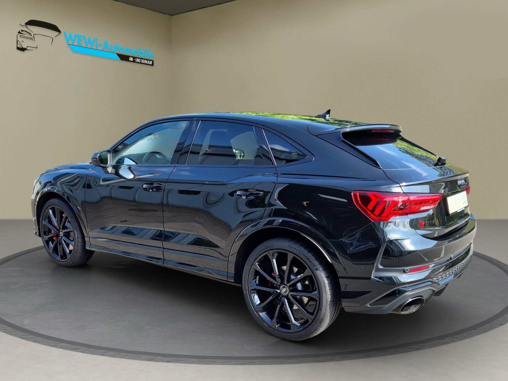 AUDI RS Q3 Sportback quattro S tronic-image-4