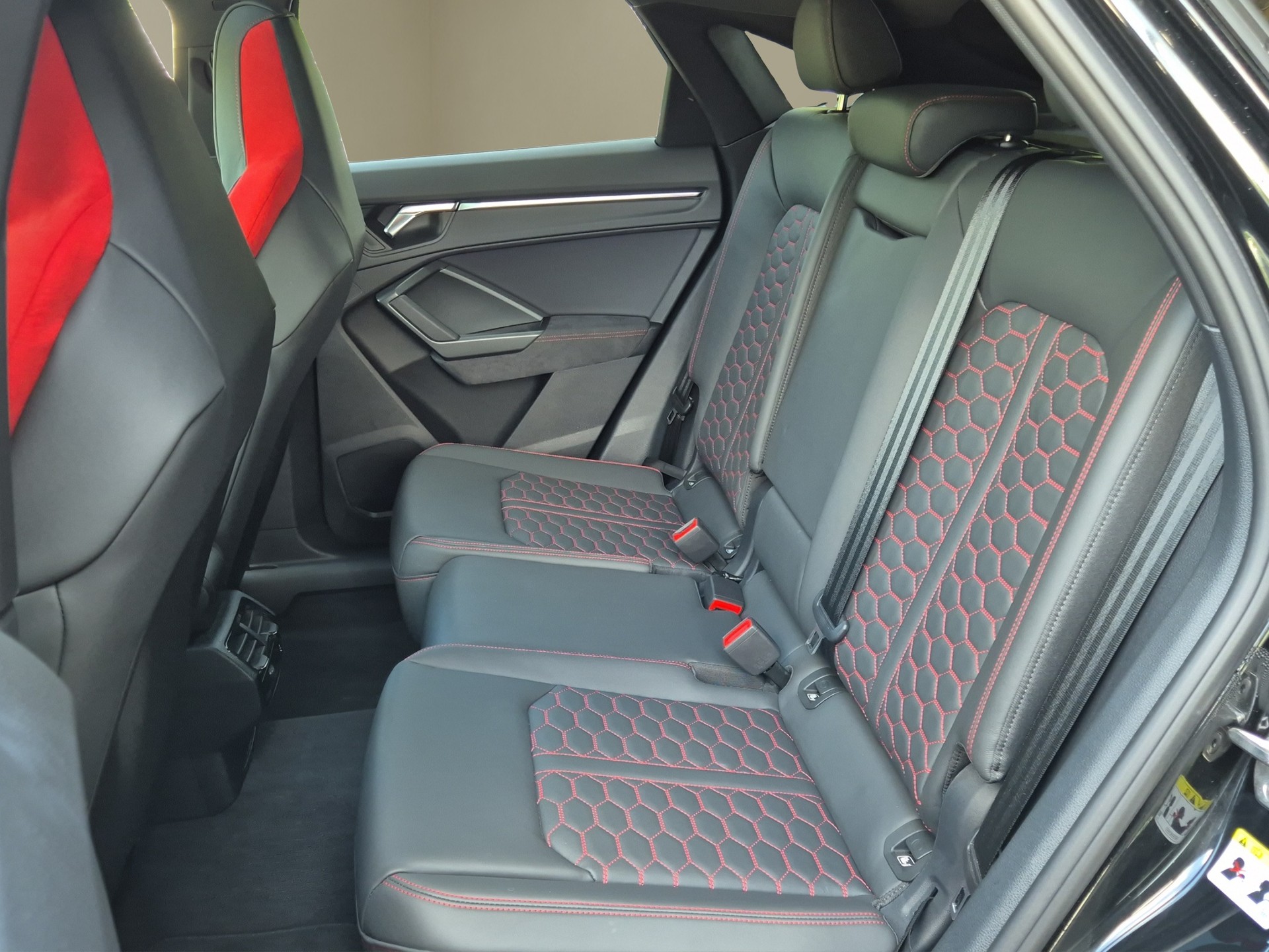 AUDI RS Q3 Sportback quattro S tronic-image-16