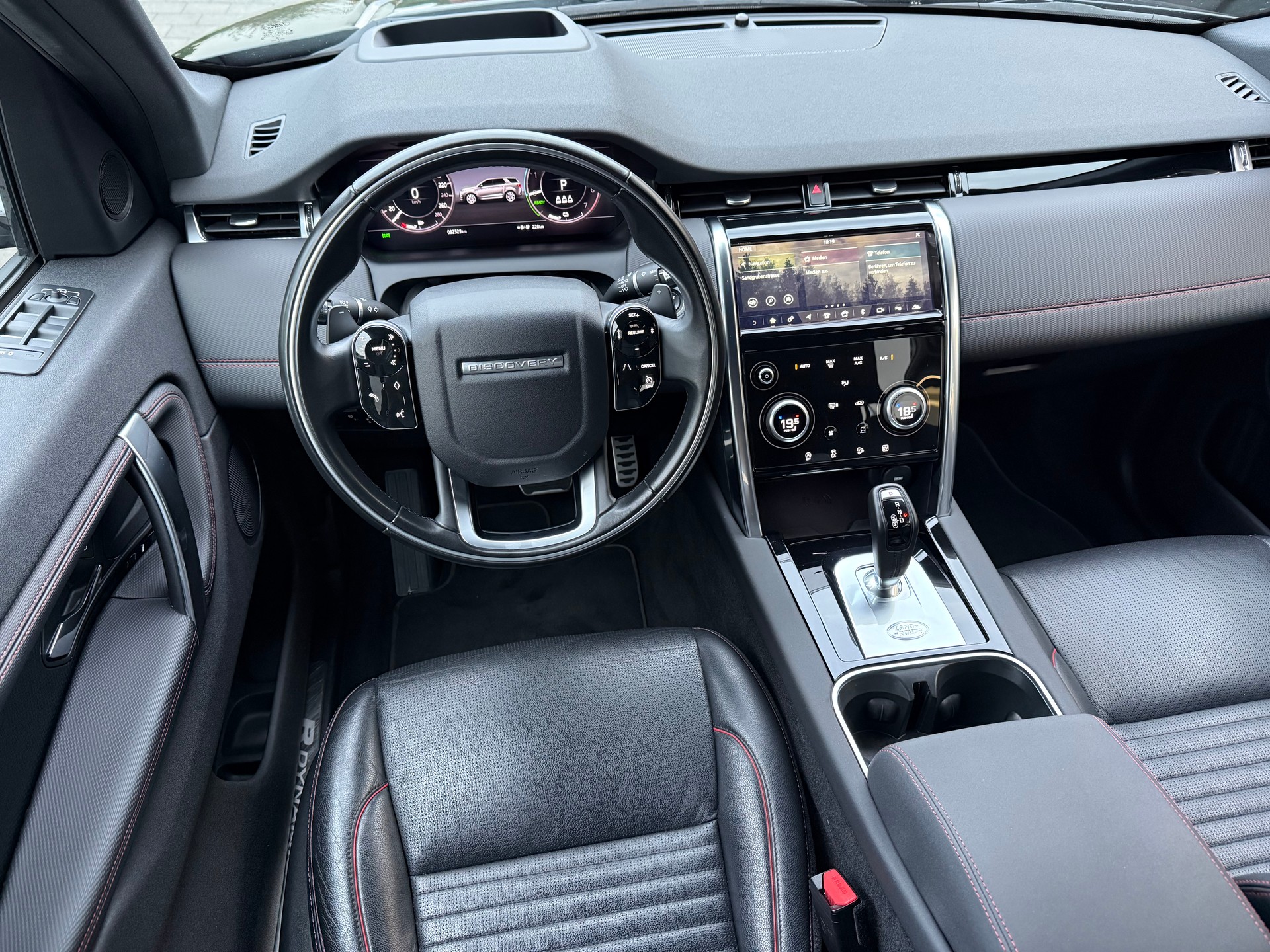 LAND ROVER Discovery Sport P300e S R-Dynamic-image-5