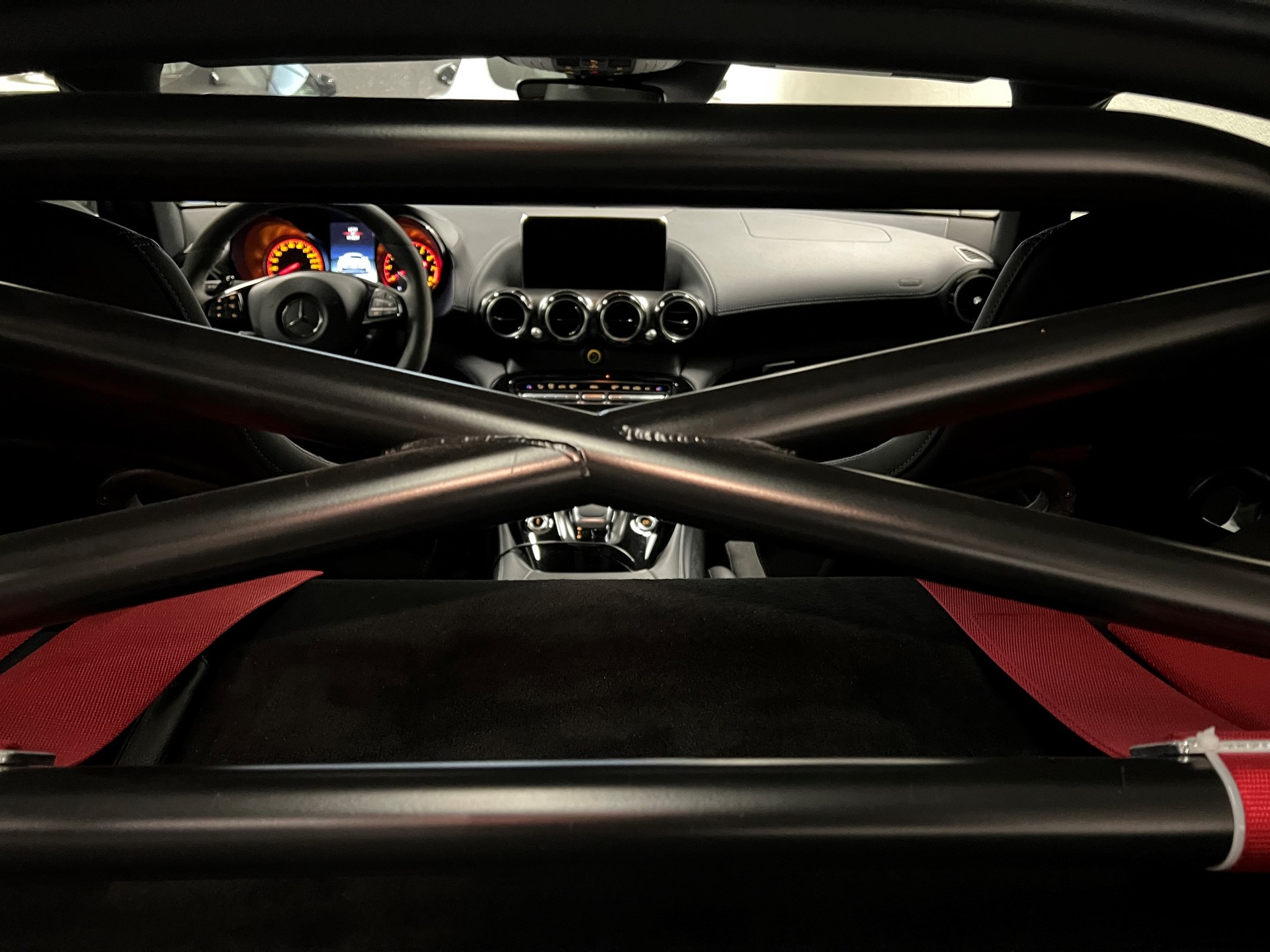 MERCEDES-BENZ AMG GT R AMG Track Package Speedshift DCT-image-12