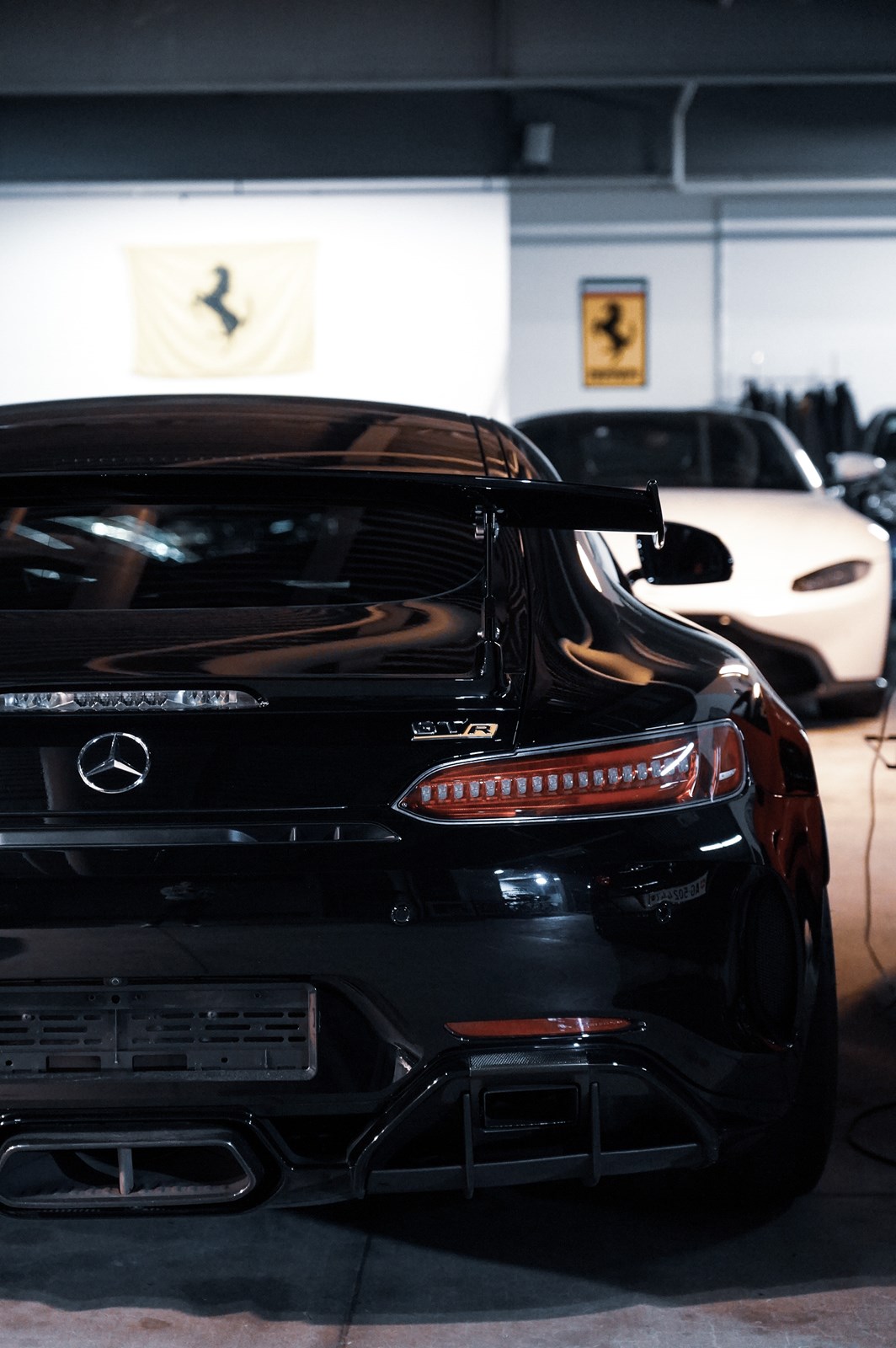 MERCEDES-BENZ AMG GT R AMG Track Package Speedshift DCT-image-14