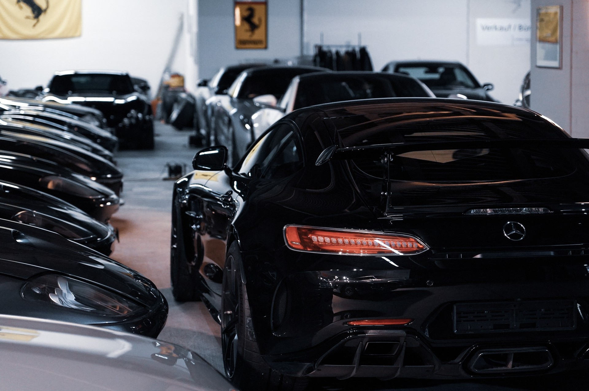 MERCEDES-BENZ AMG GT R AMG Track Package Speedshift DCT-image-13