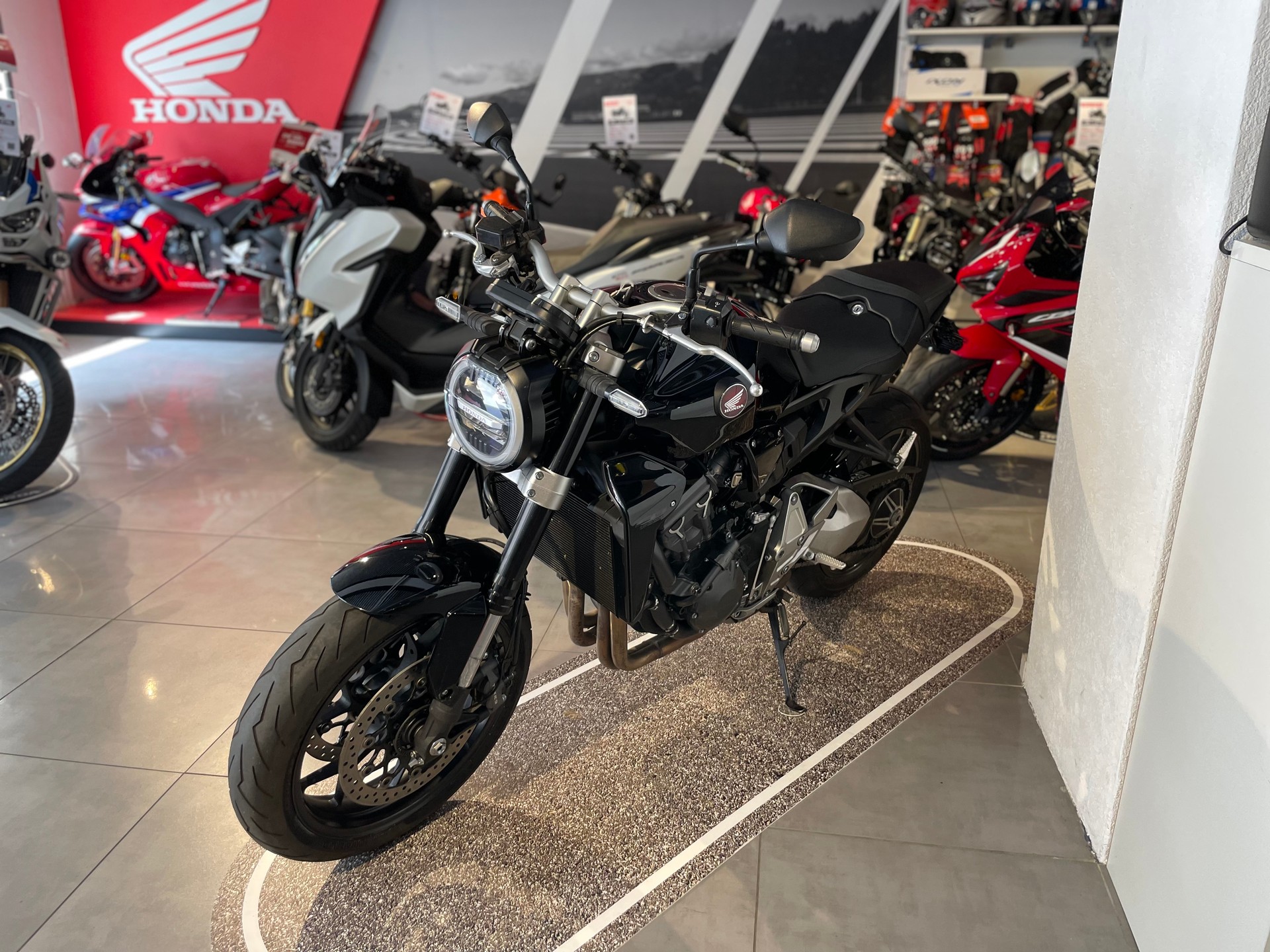 HONDA CB 1000 R ABS-showroom-element-1