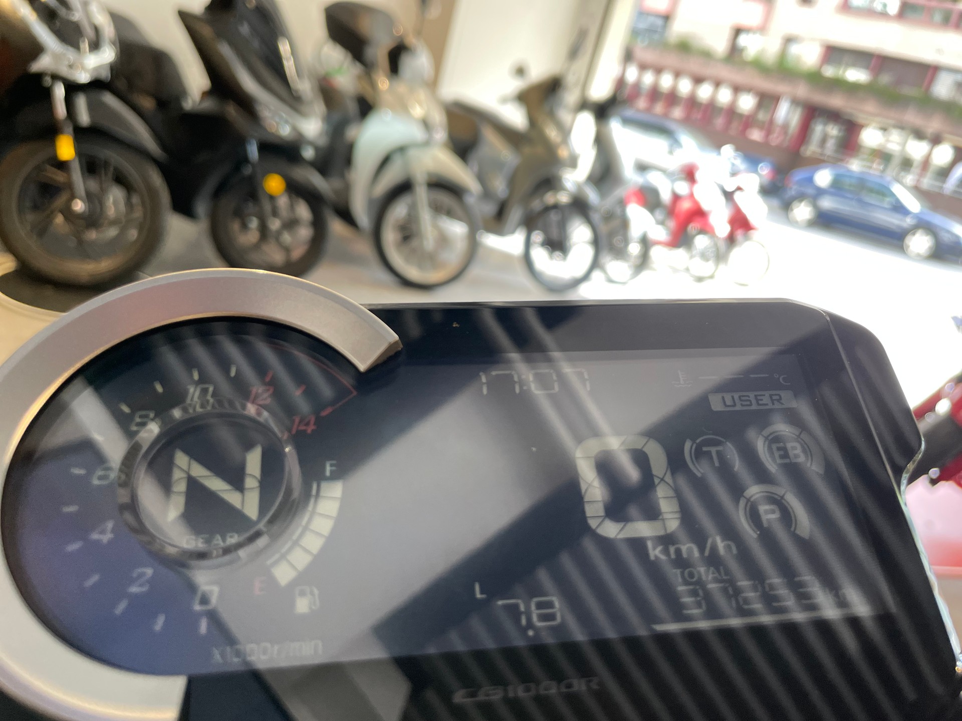 HONDA CB 1000 R ABS-showroom-element-3