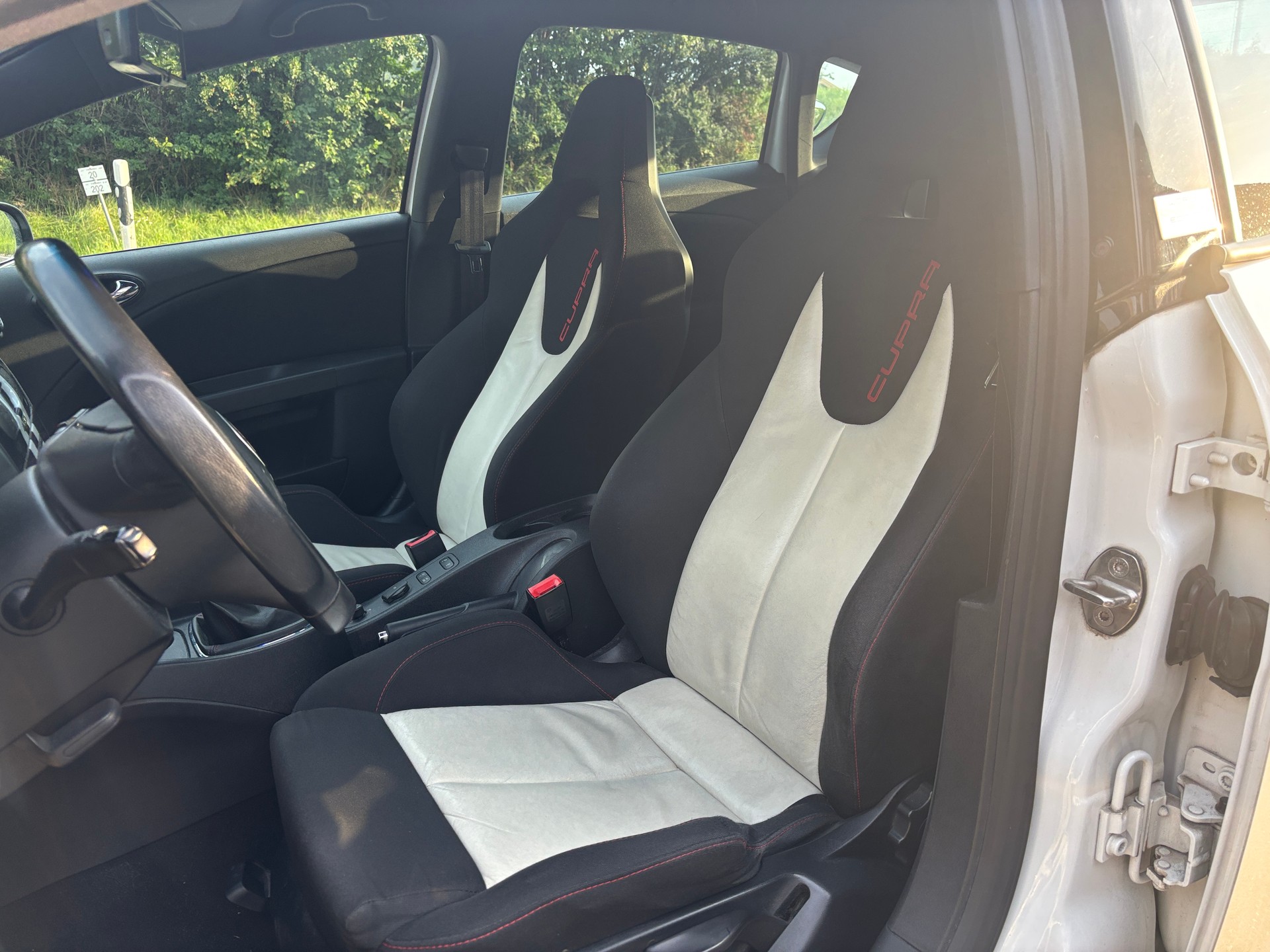 SEAT Leon 2.0 TSI Cupra-image-9