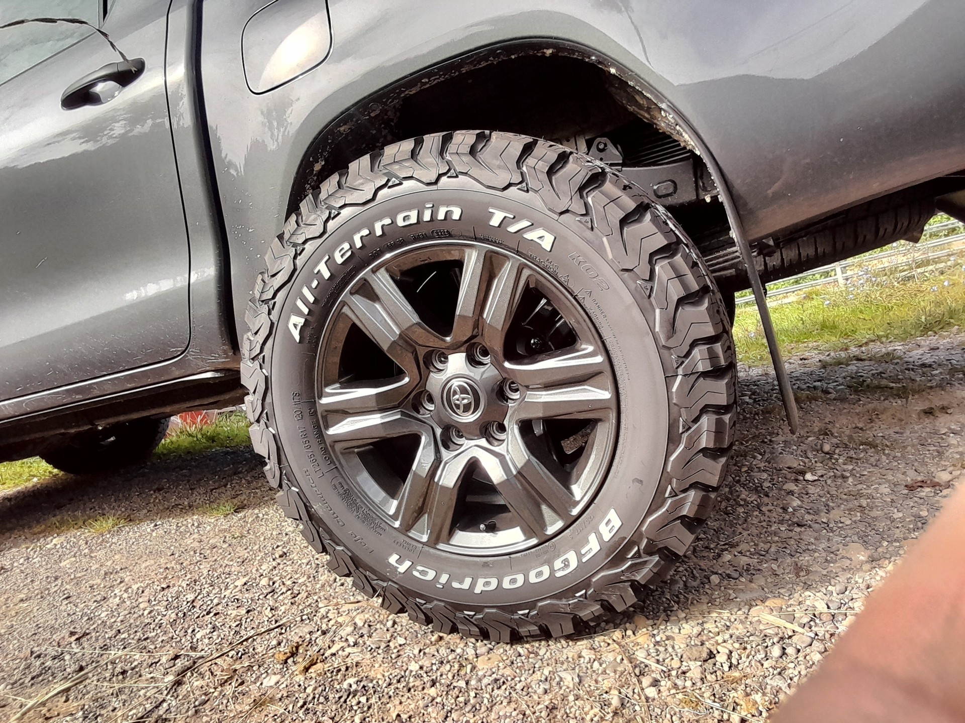 TOYOTA HI-LUX 2,8 DC 4x4 / Tech. Paket, inkl. AHK 3,5 Tonnen und Wanne, ALU + Offroadpneu optional *** kein Mildhybrid !!! ***-image-18