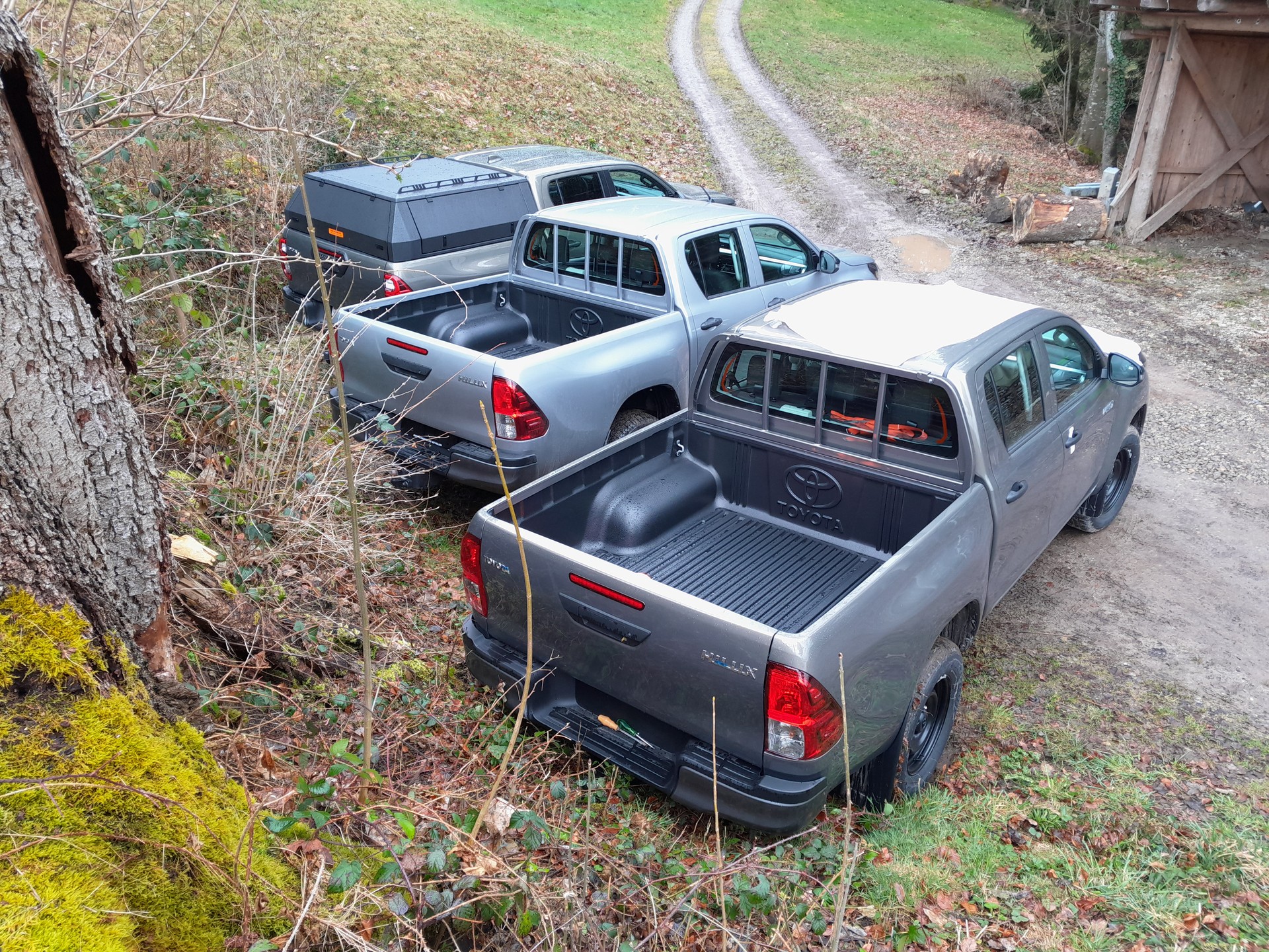 TOYOTA HI-LUX 2,8 4x4 / silber metallic / Technik Paket / inkl. AHK 3,5 Tonnen + Wanne *** letzter Diesel Power ohne Mildhybrid ***-image-16