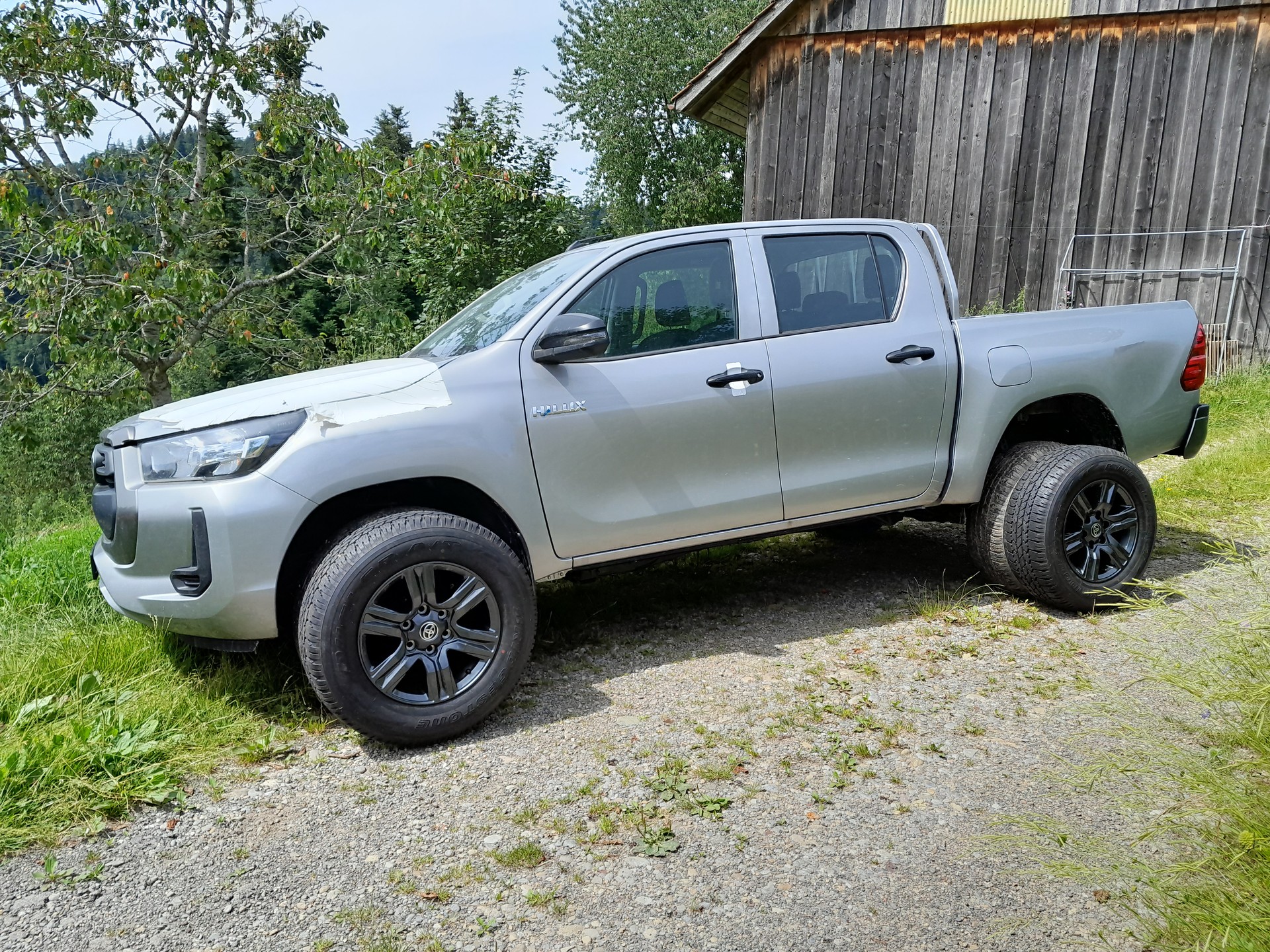 TOYOTA HI-LUX 2,8 4x4 / silber metallic / Technik Paket / inkl. AHK 3,5 Tonnen + Wanne *** letzter Diesel Power ohne Mildhybrid ***-image-5