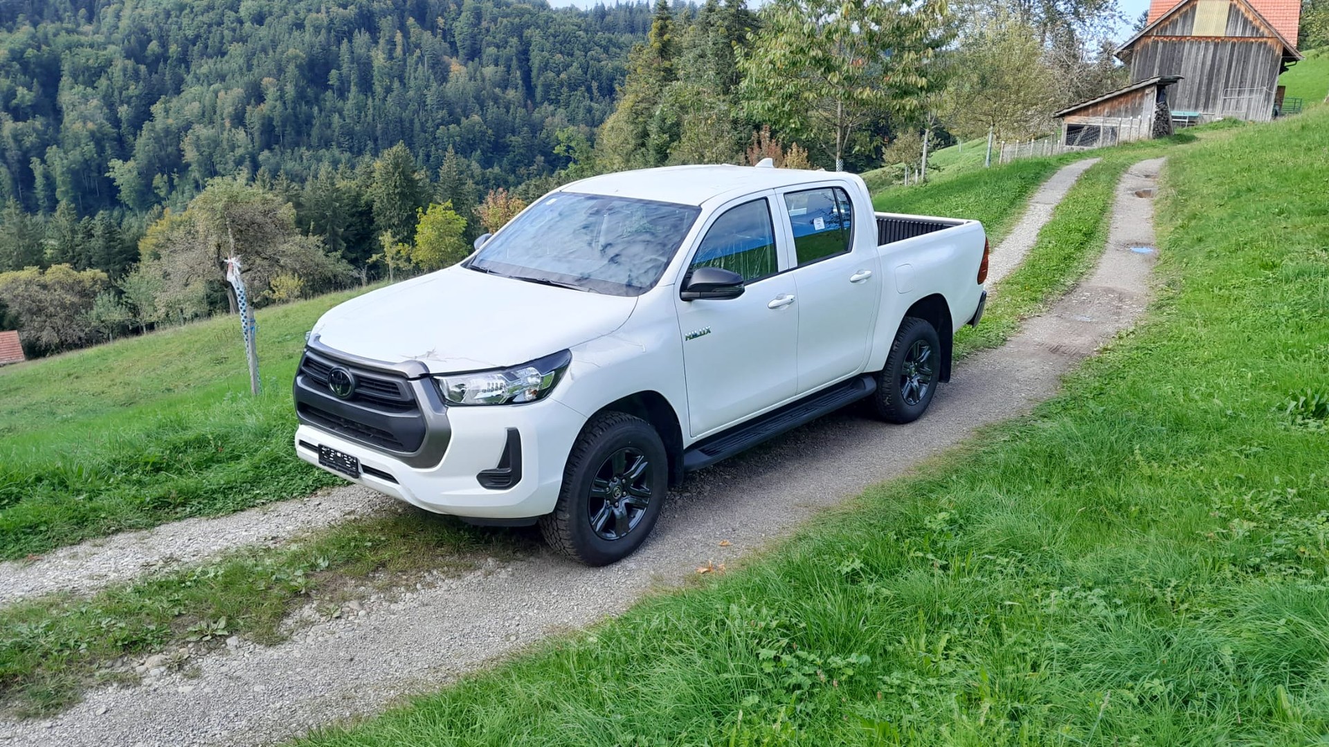 TOYOTA HI-LUX 2,8 DC 4x4 / Tech. Paket, inkl. AHK 3,5 Tonnen und Wanne, ALU + Offroadpneu optional *** kein Mildhybrid !!! ***-image-3