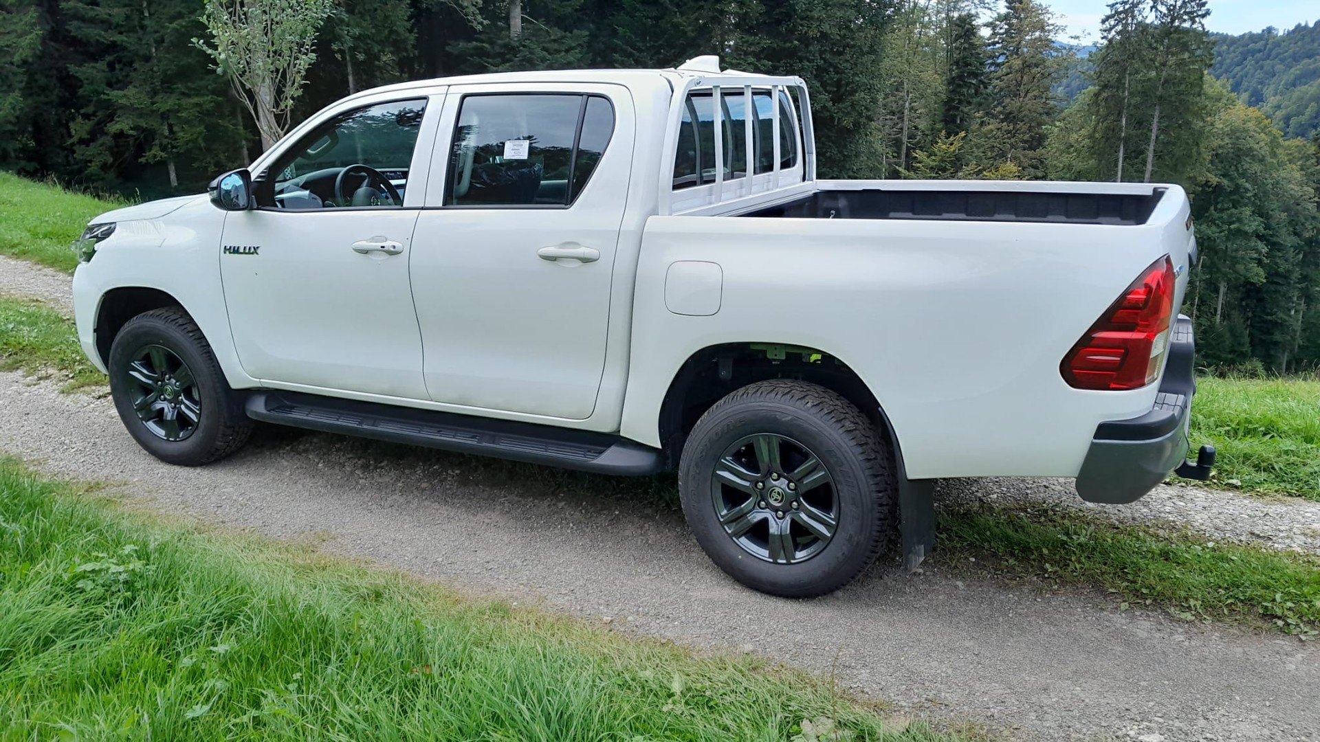 TOYOTA HI-LUX 2,8 DC 4x4 / Tech. Paket, inkl. AHK 3,5 Tonnen und Wanne, ALU + Offroadpneu optional *** kein Mildhybrid !!! ***-image-5