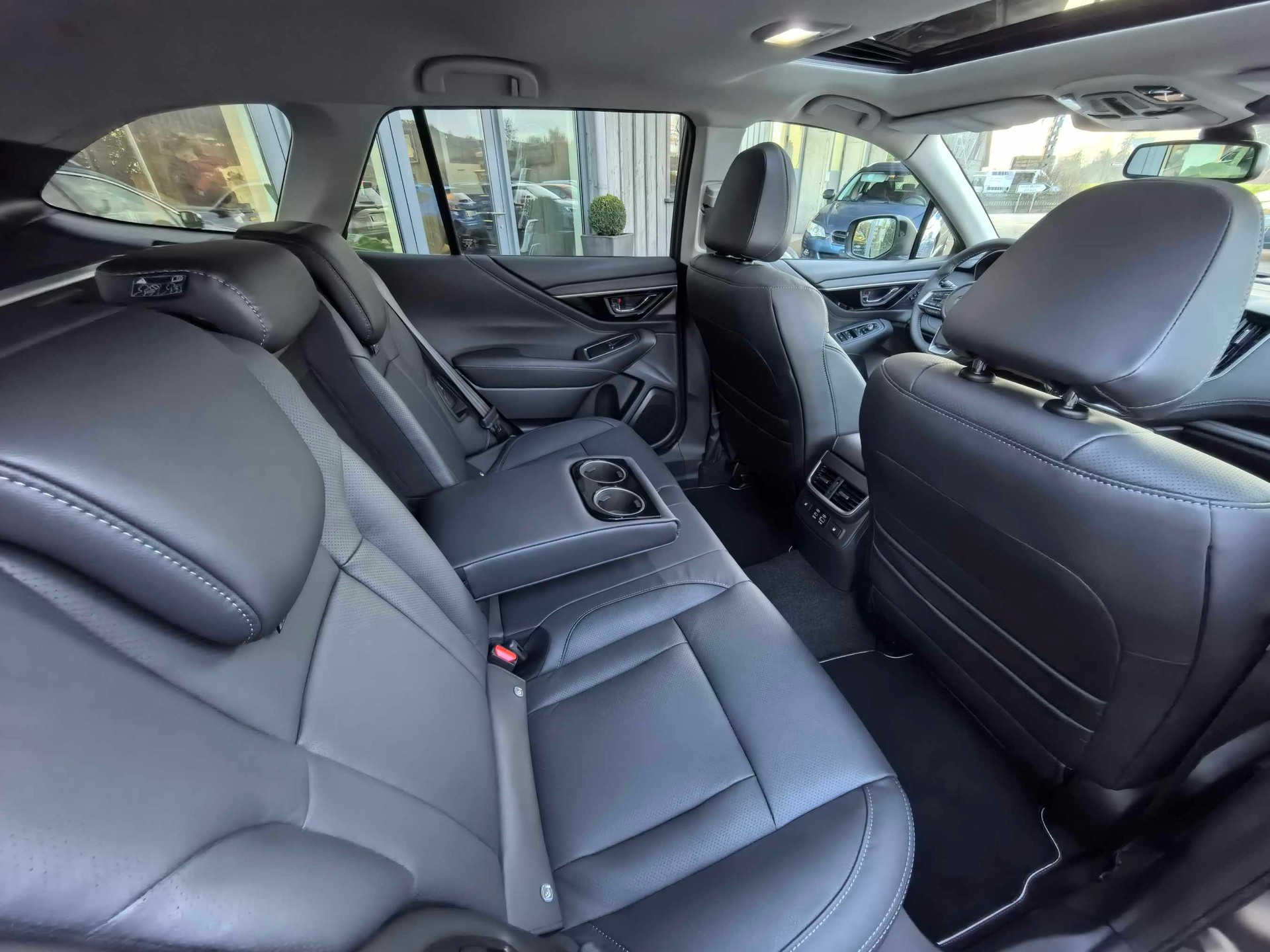 SUBARU Outback 2.5i Luxury AWD Lineartronic "Final Edition"-image-10