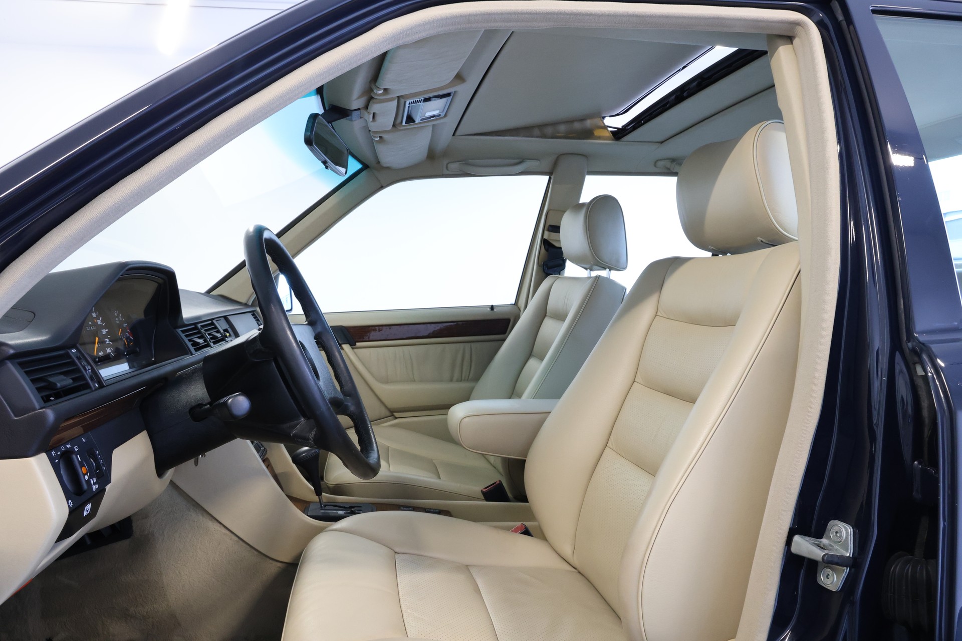 MERCEDES-BENZ 300 E 4-Matic Automatic *Veteranenfahrzeug*-image-11