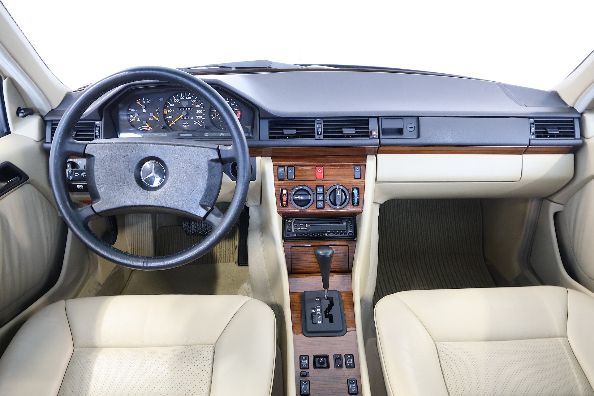 MERCEDES-BENZ 300 E 4-Matic Automatic *Veteranenfahrzeug*-image-14