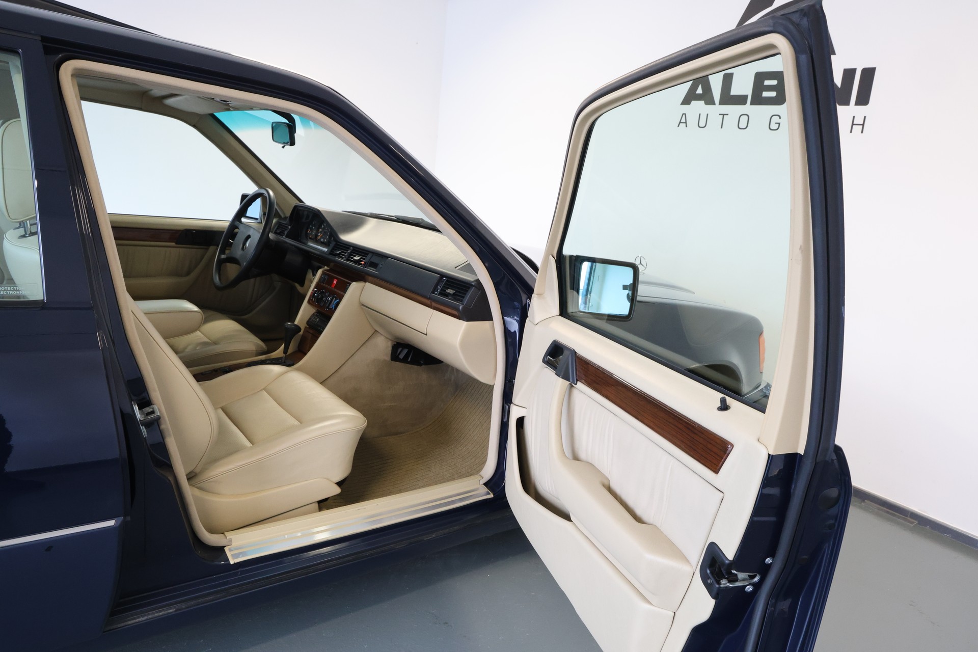 MERCEDES-BENZ 300 E 4-Matic Automatic *Veteranenfahrzeug*-image-17