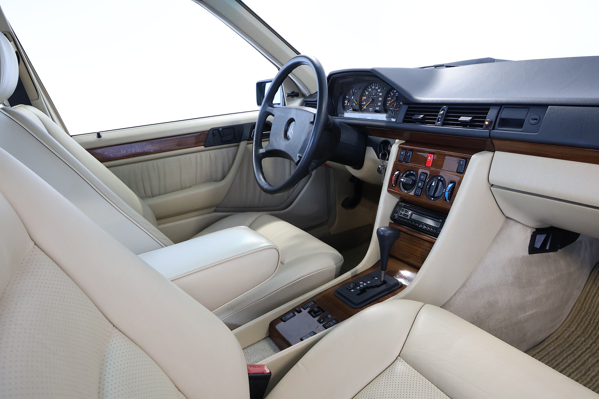 MERCEDES-BENZ 300 E 4-Matic Automatic *Veteranenfahrzeug*-image-19