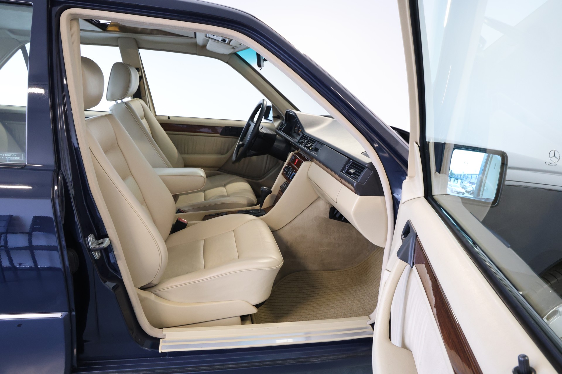 MERCEDES-BENZ 300 E 4-Matic Automatic *Veteranenfahrzeug*-image-18
